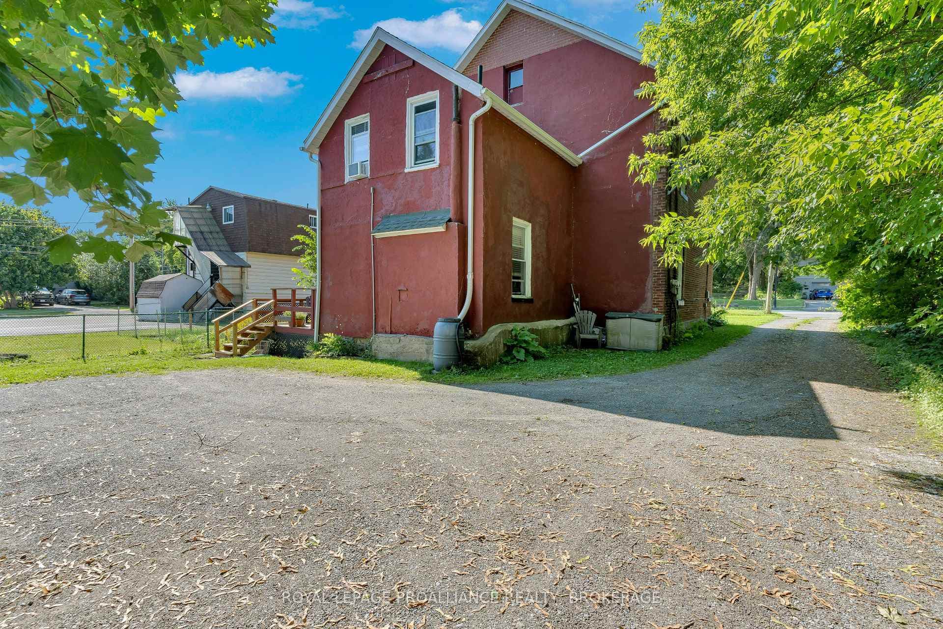 430 KING Street photo 31