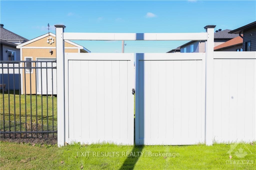 473 DENIS Street photo 24