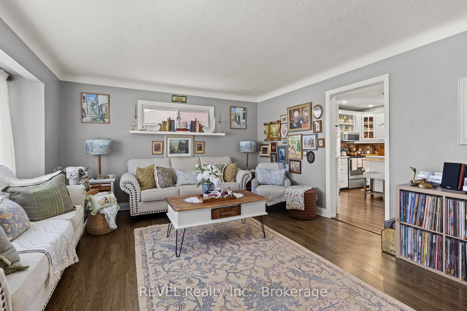 41 Rose Avenue photo 10