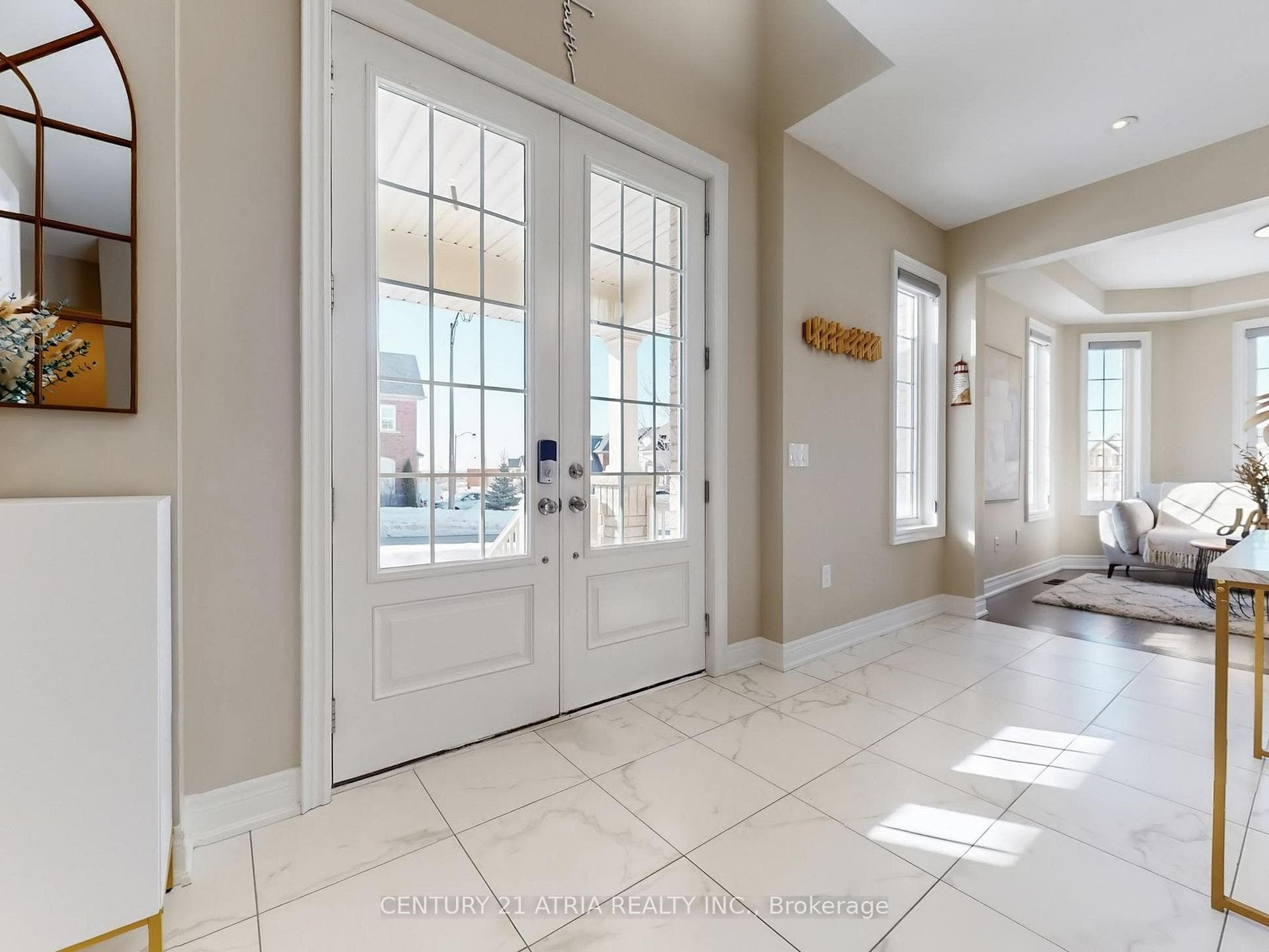 160 Mondial Crescent photo 2