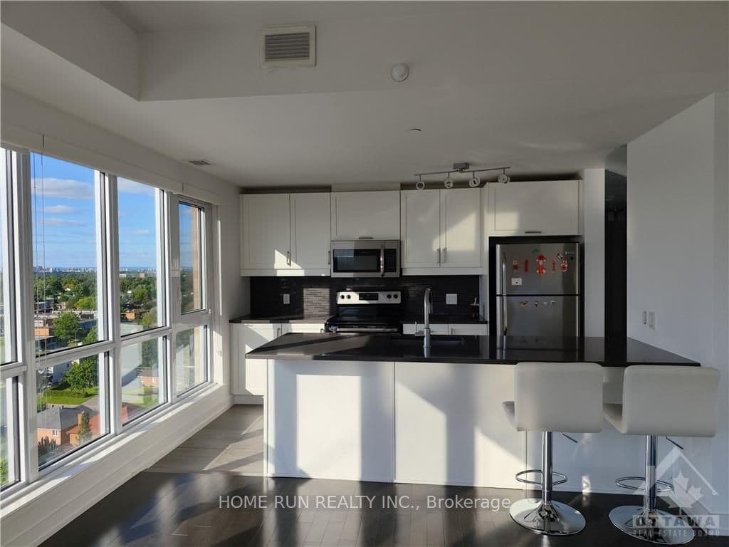 330 TITAN Unit 1210 photo 7