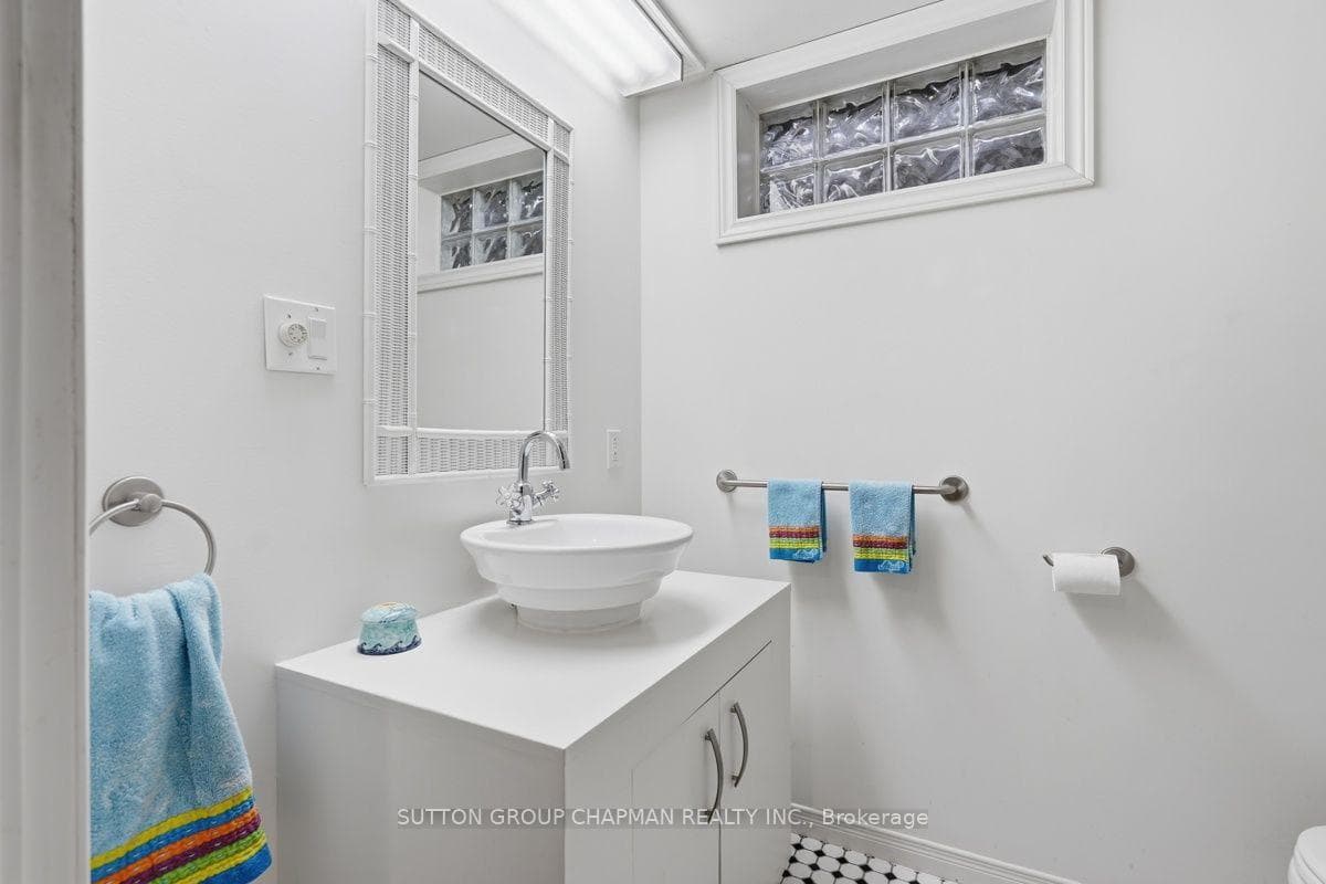 763 Oban Crescent photo 30