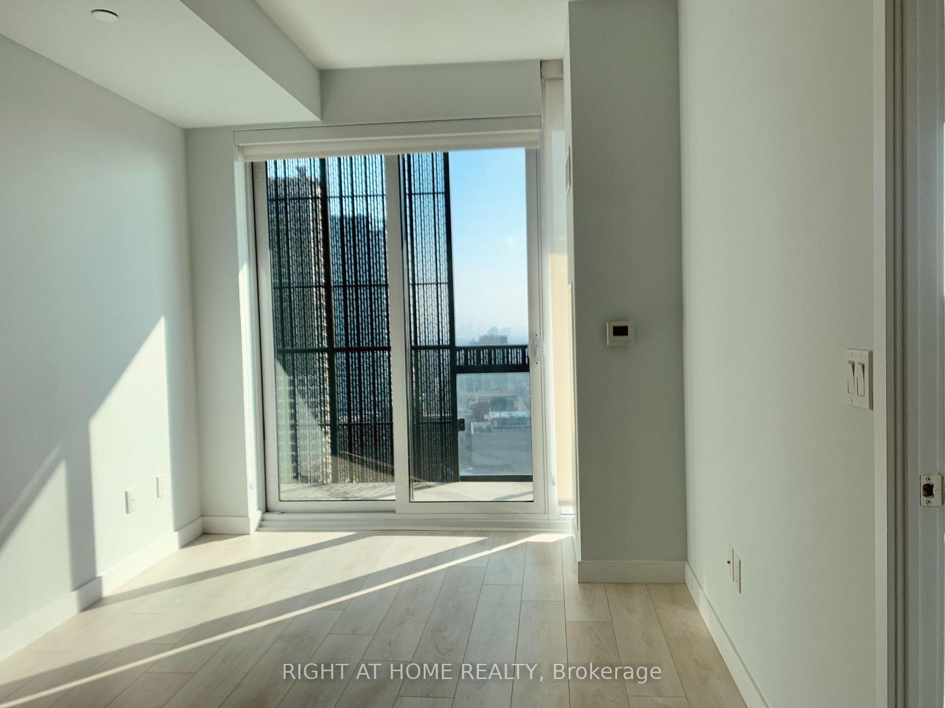 8 Eglinton Avenue Unit 2210 photo 7