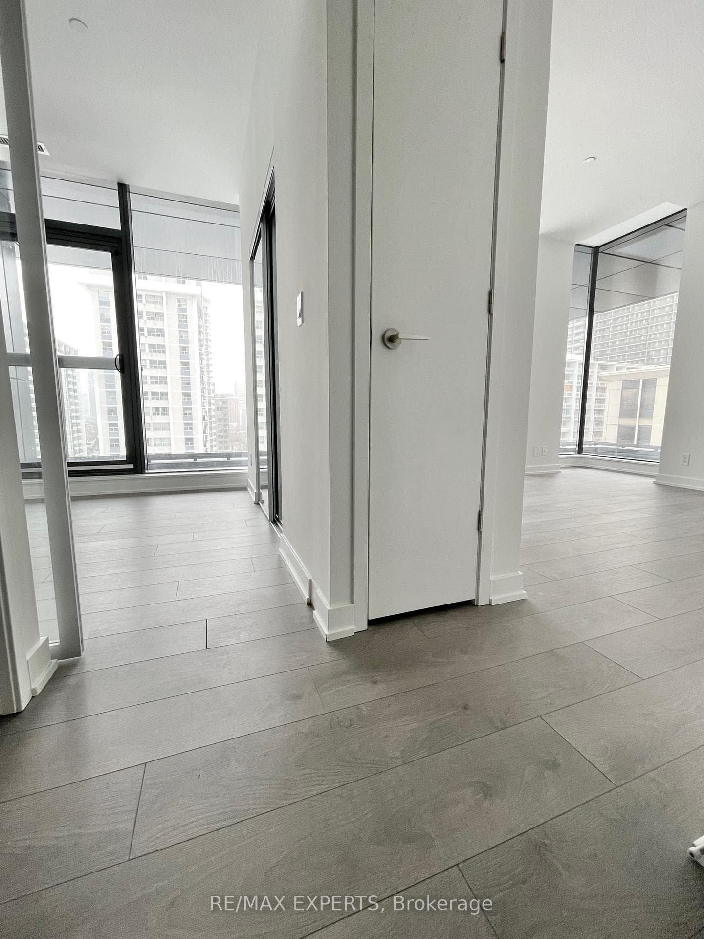 501 Yonge Street Unit 704 photo 5