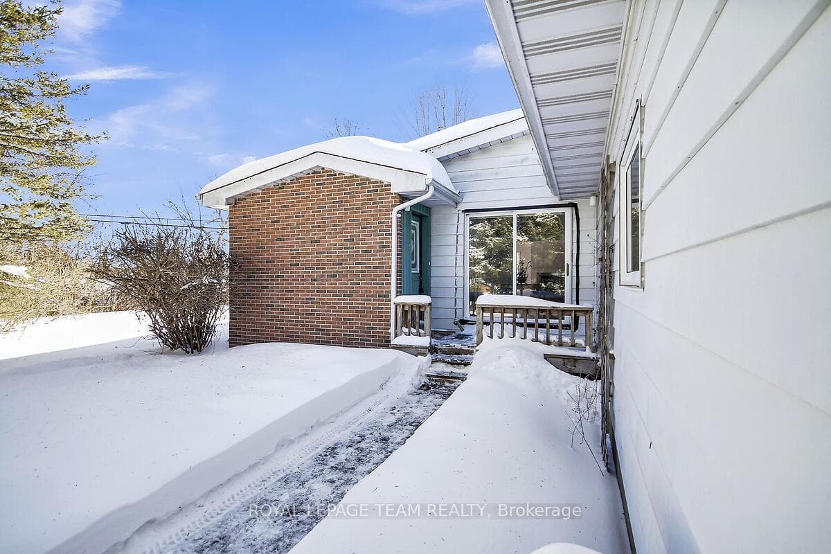 105 Snedden Drive photo 4