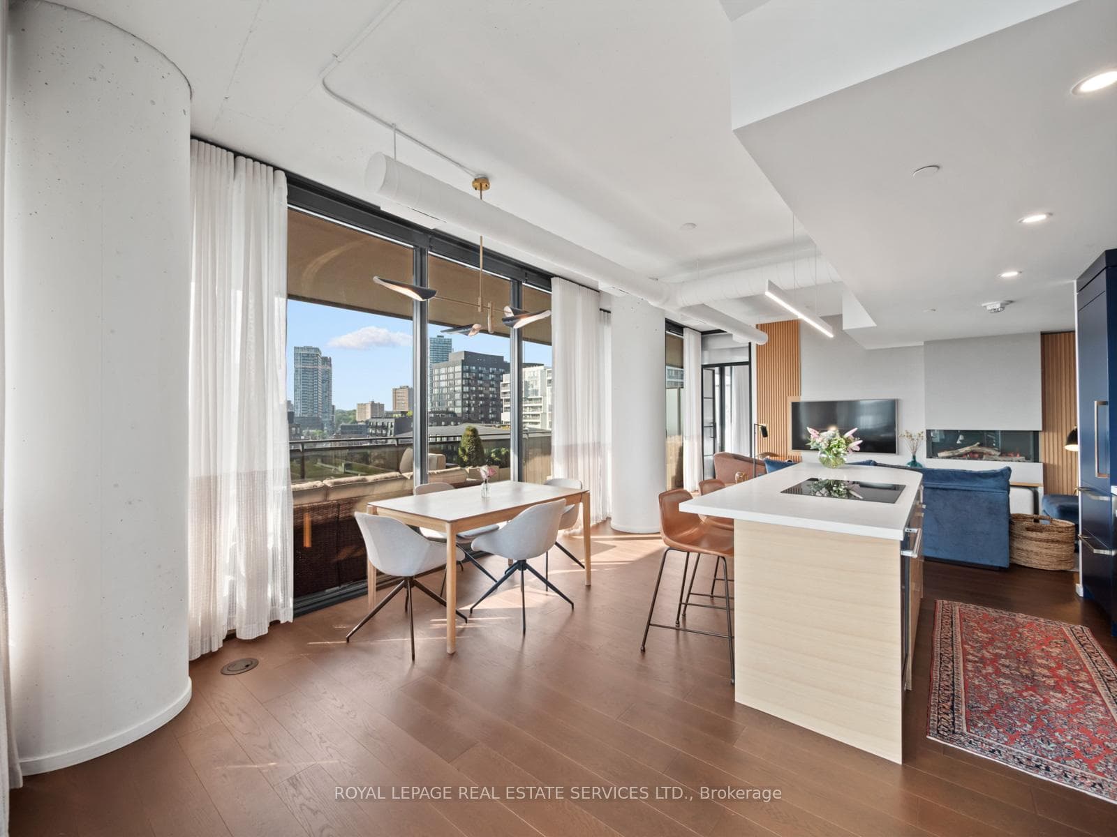21 Lawren Harris Square Unit 904 photo 22