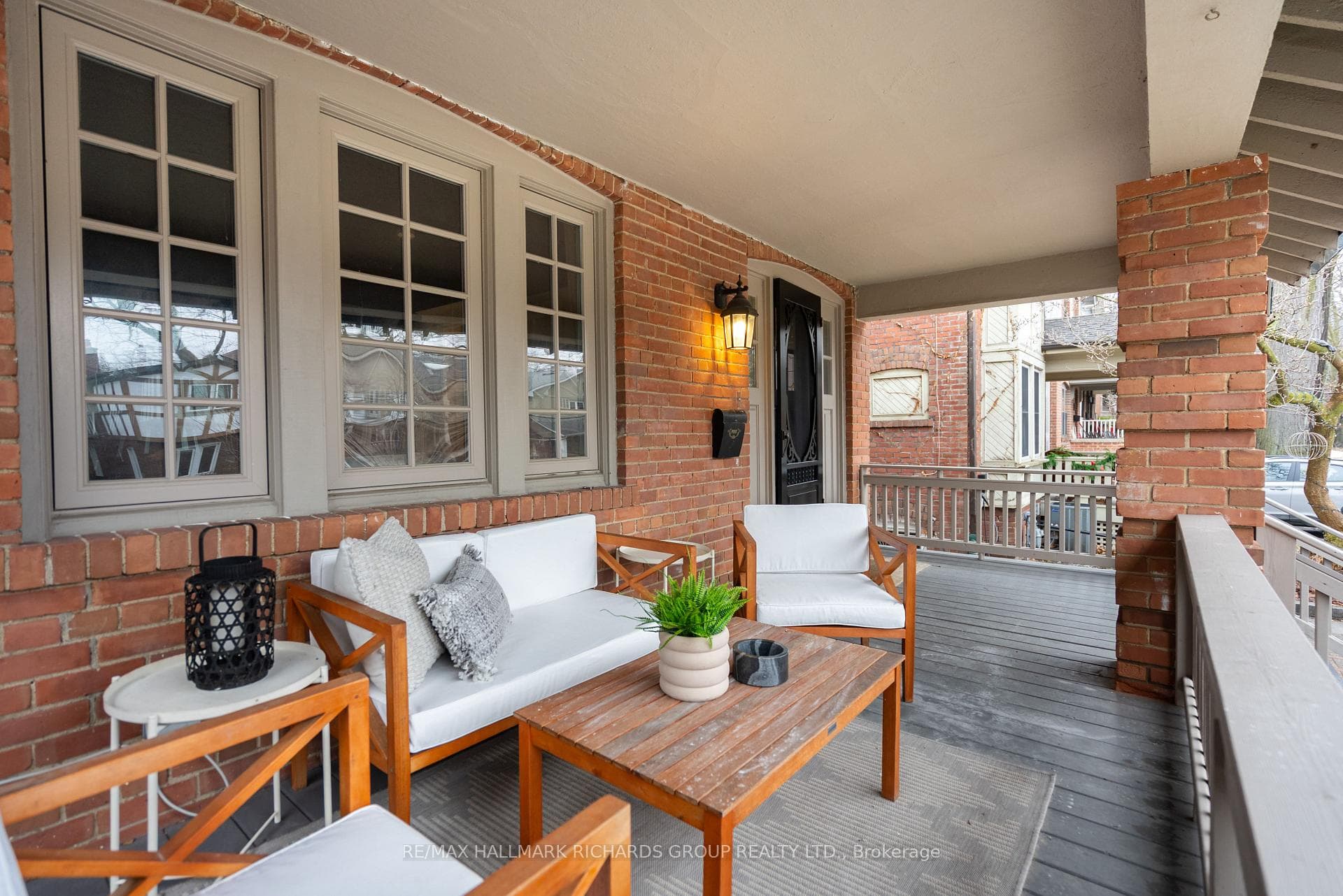 152 Hammersmith Avenue photo 2