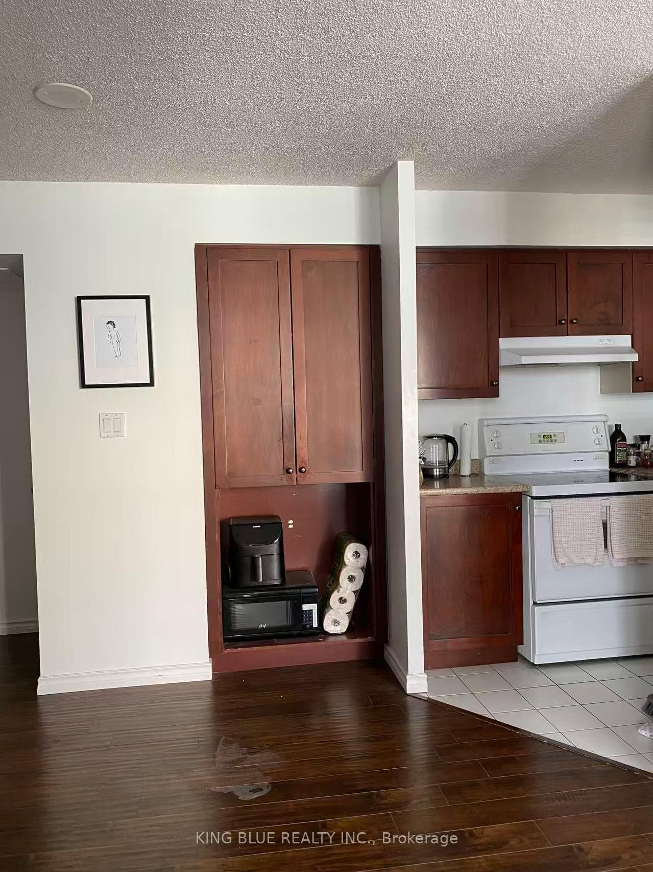 24 Wellesley Street Unit 1809 photo 2