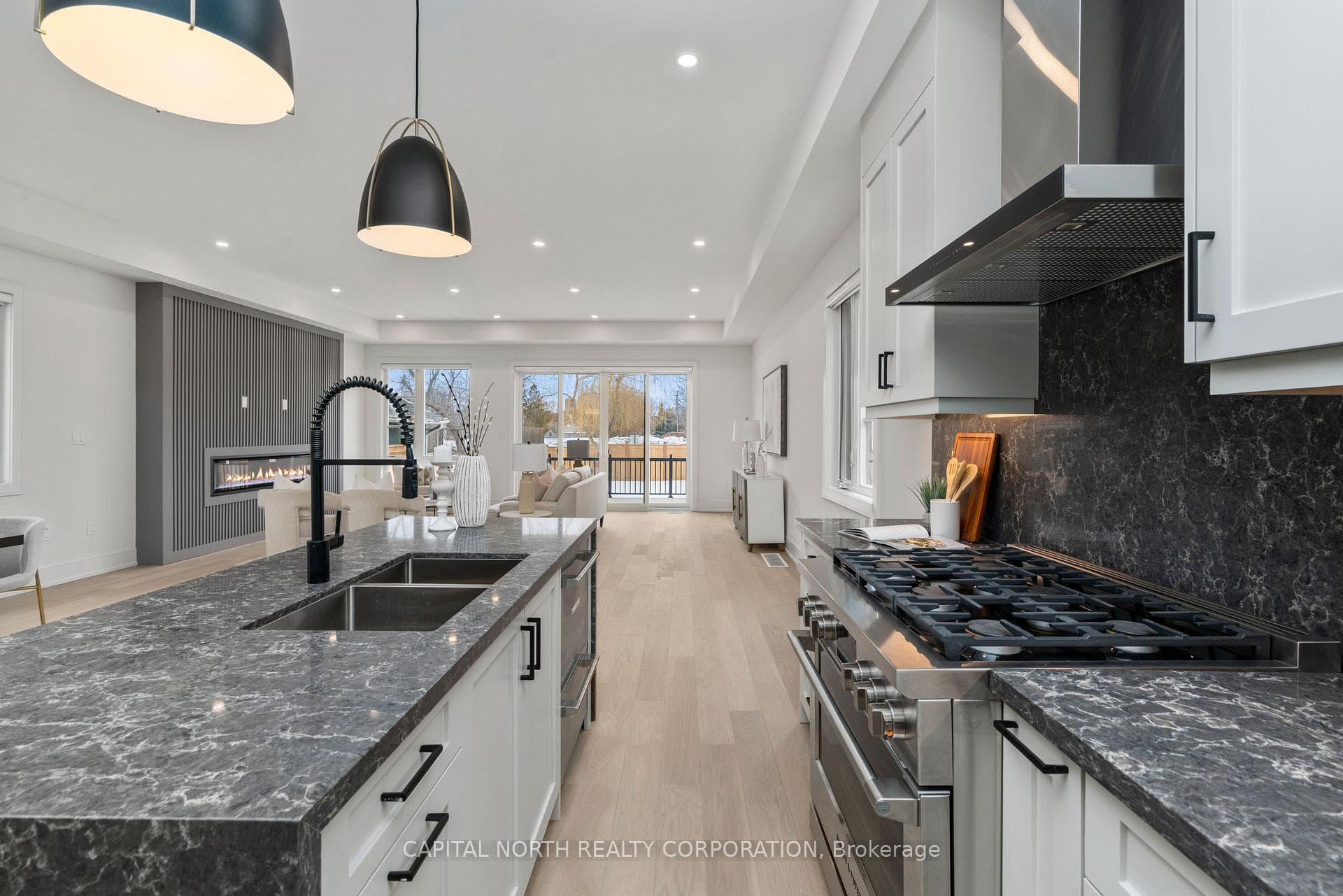 1076 Roosevelt Road photo 11