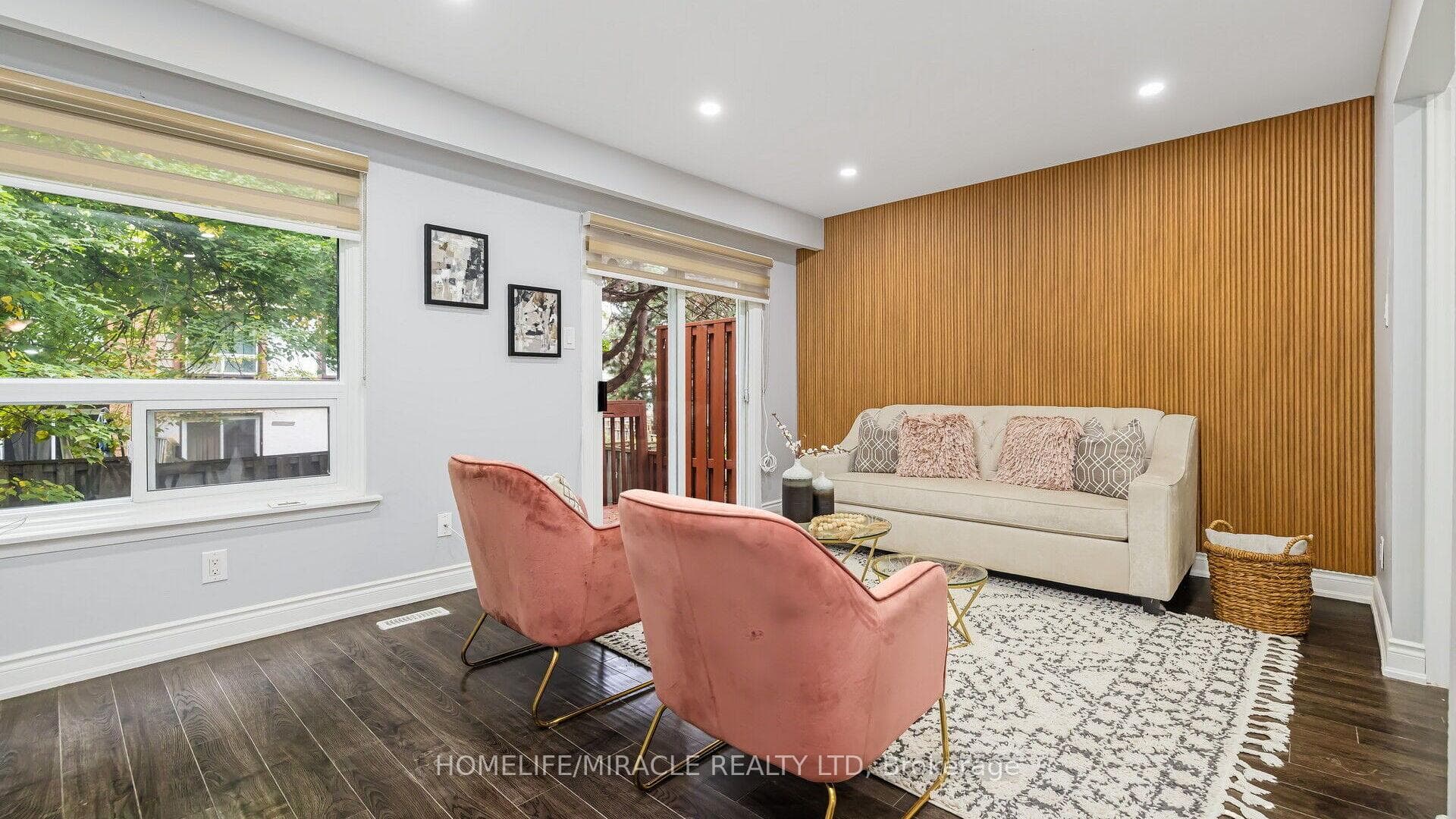 53 Moregate Crescent photo 8