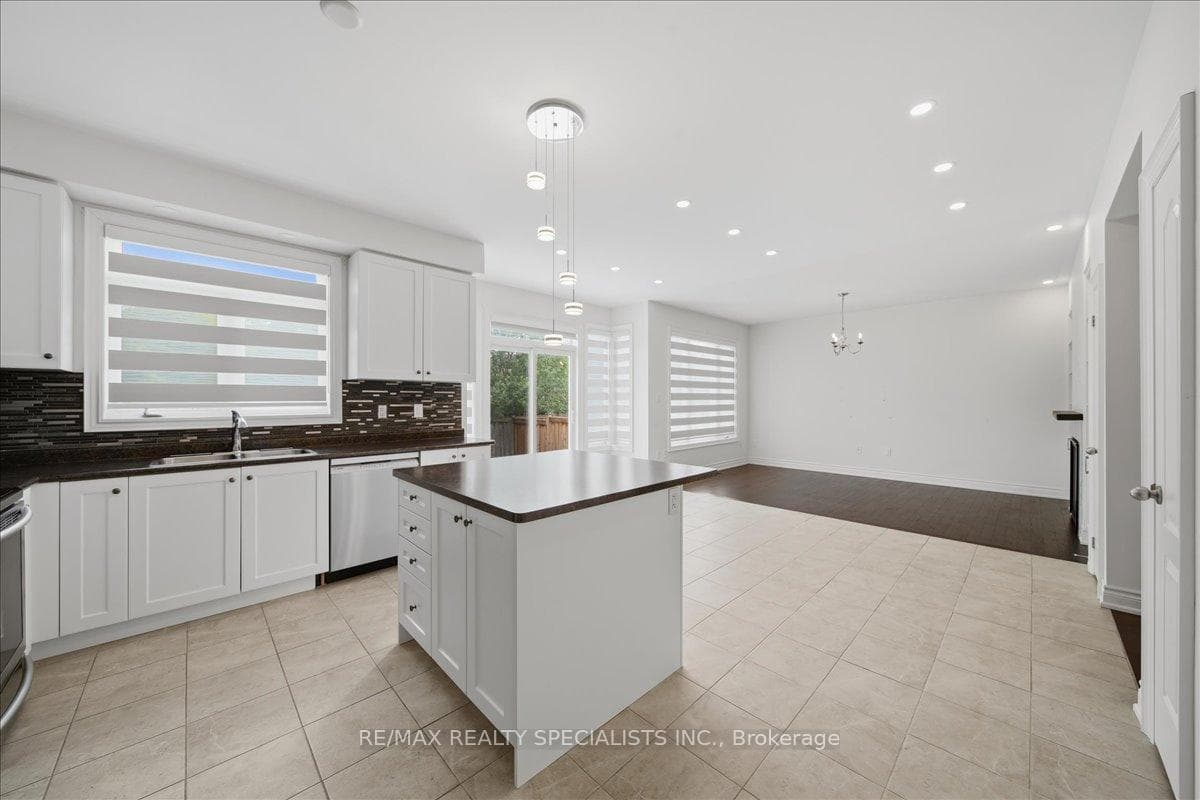 281 Blue Dasher Boulevard photo 17