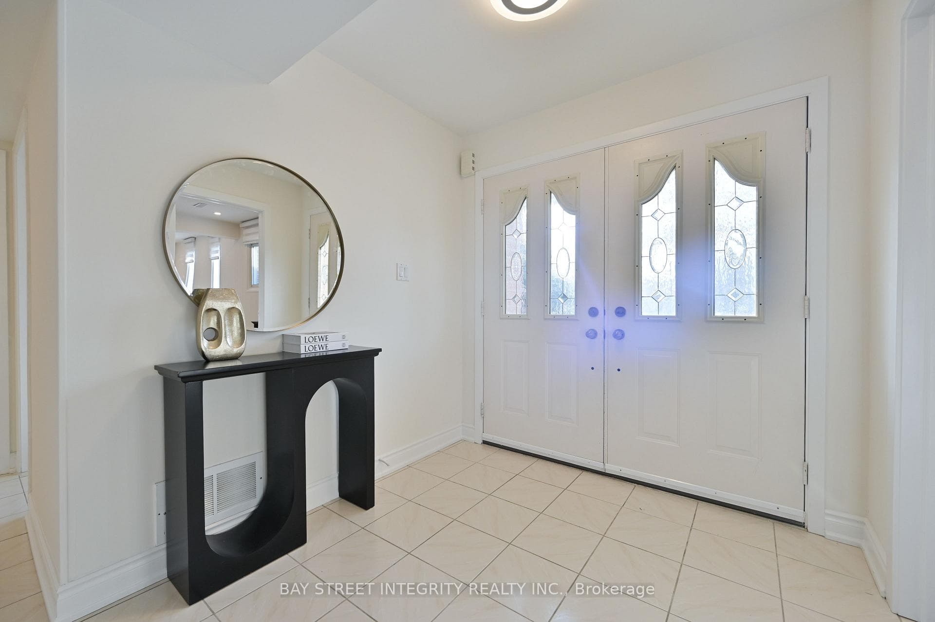 85 Angus Drive photo 2