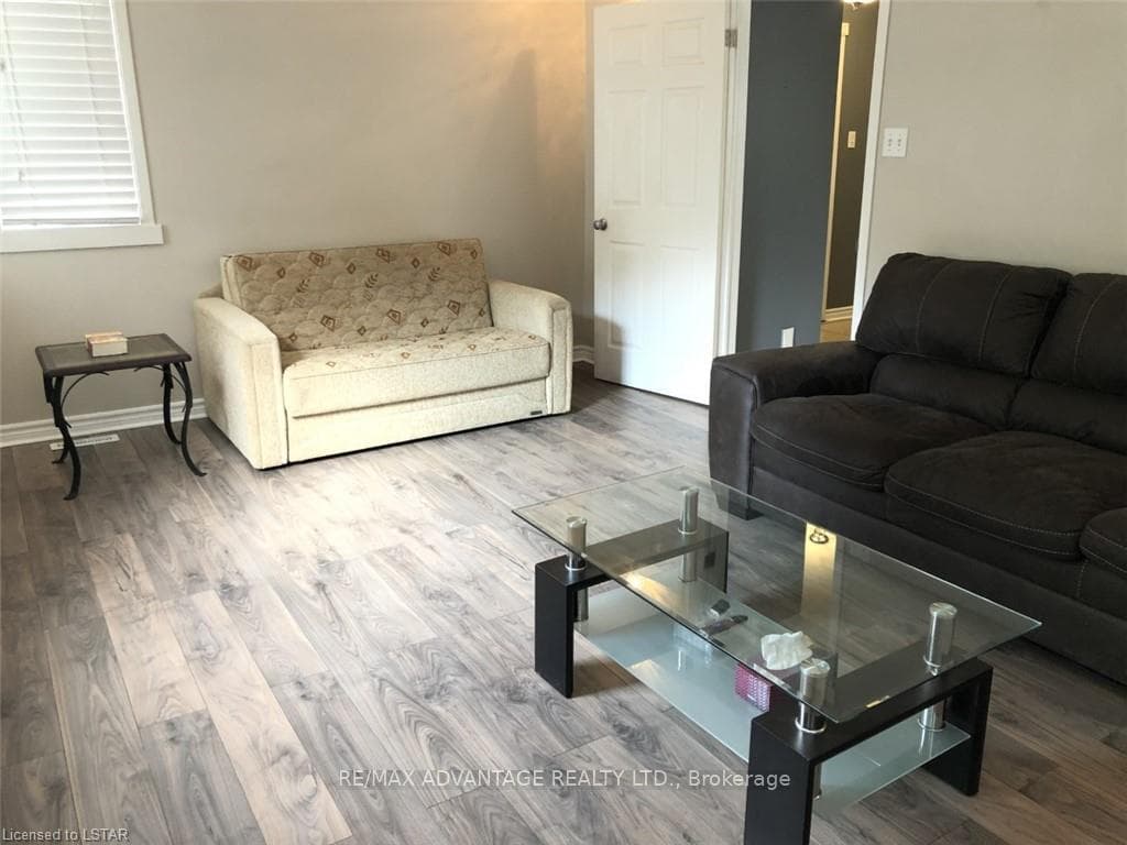 17 Sterling Street Unit Upper photo 8