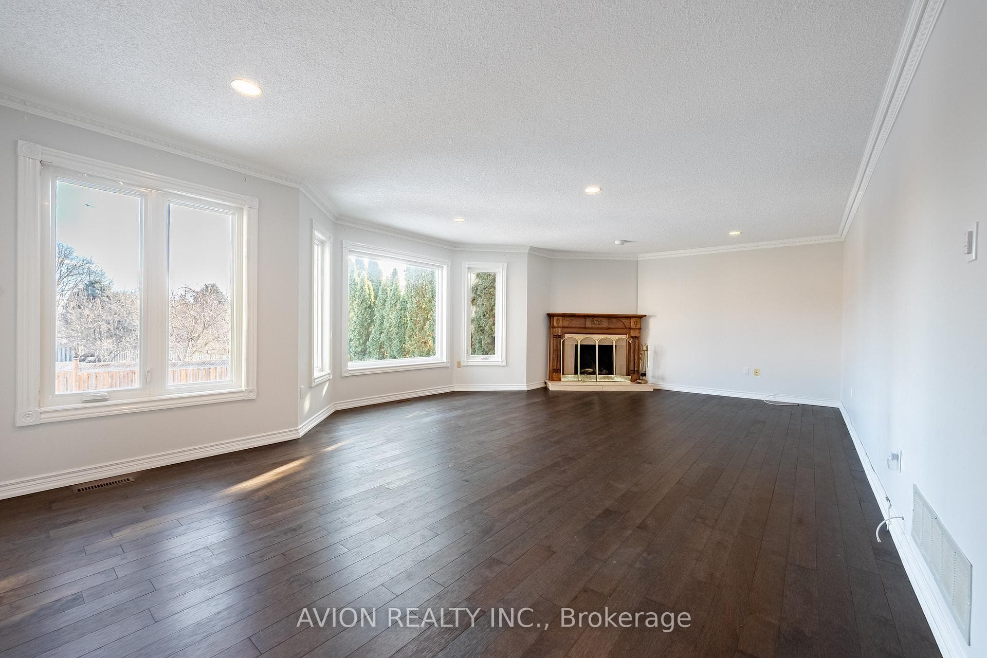 103 Spadina Road photo 17