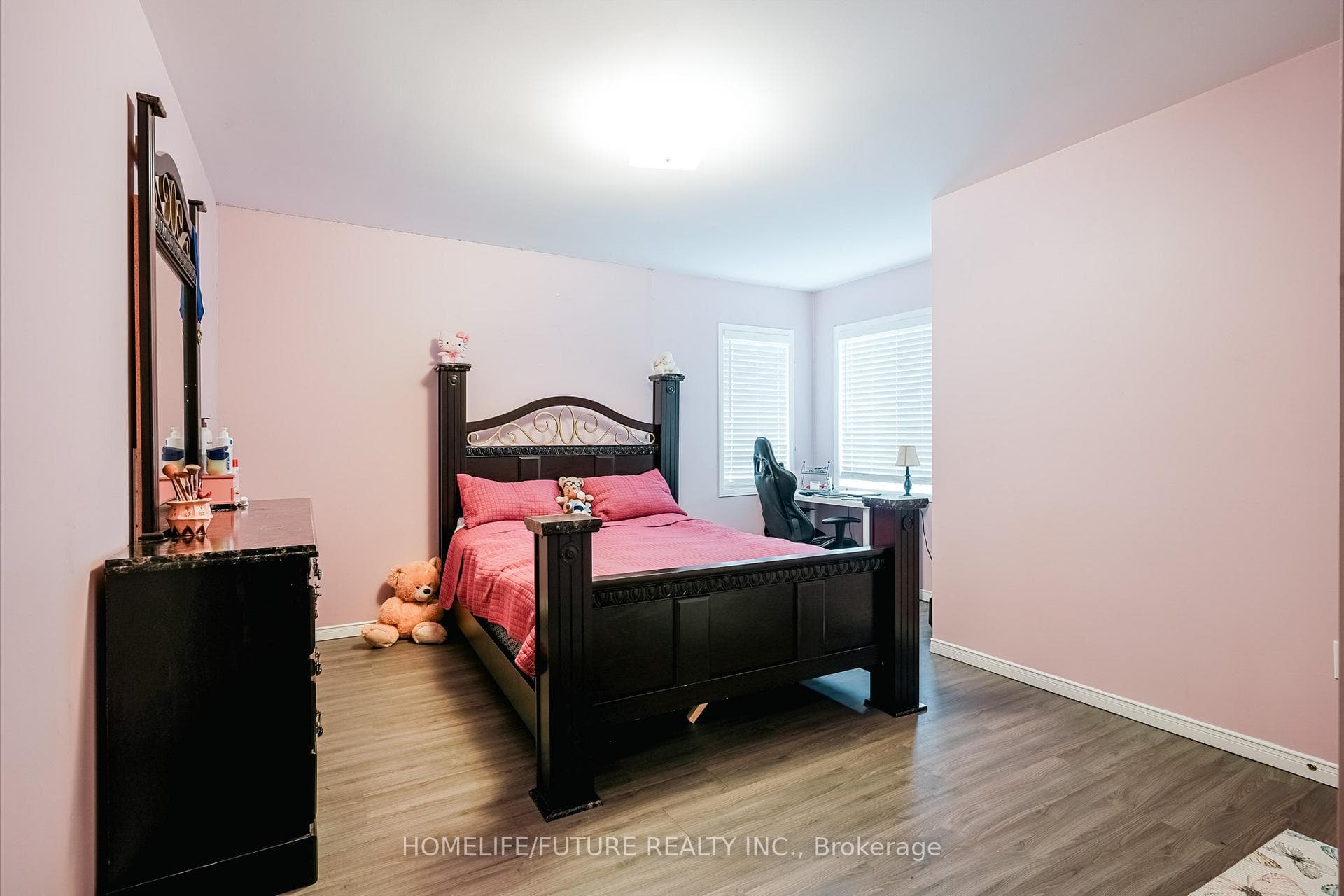 14 Mosely Crescent photo 29