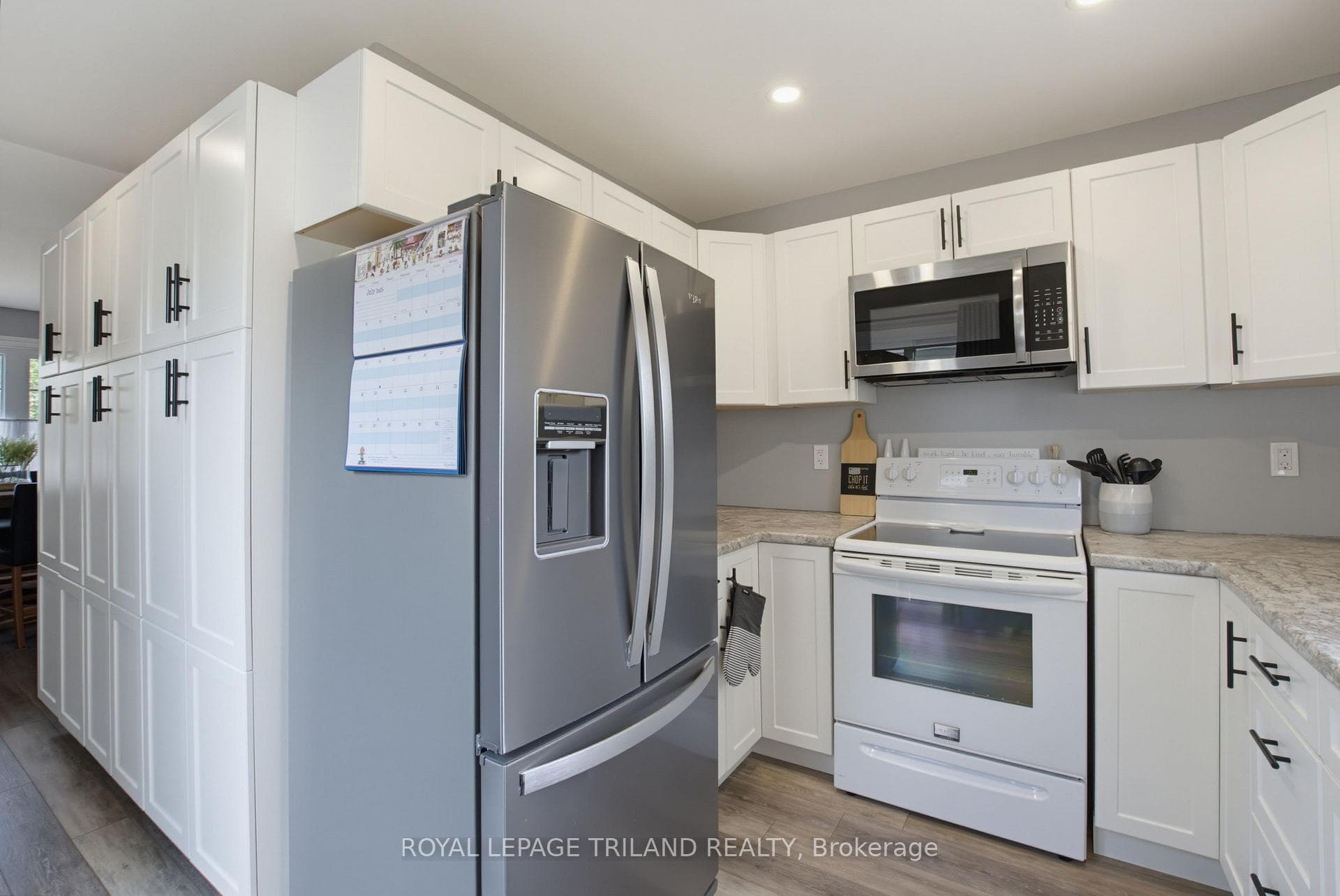 75 Connaught Avenue photo 11