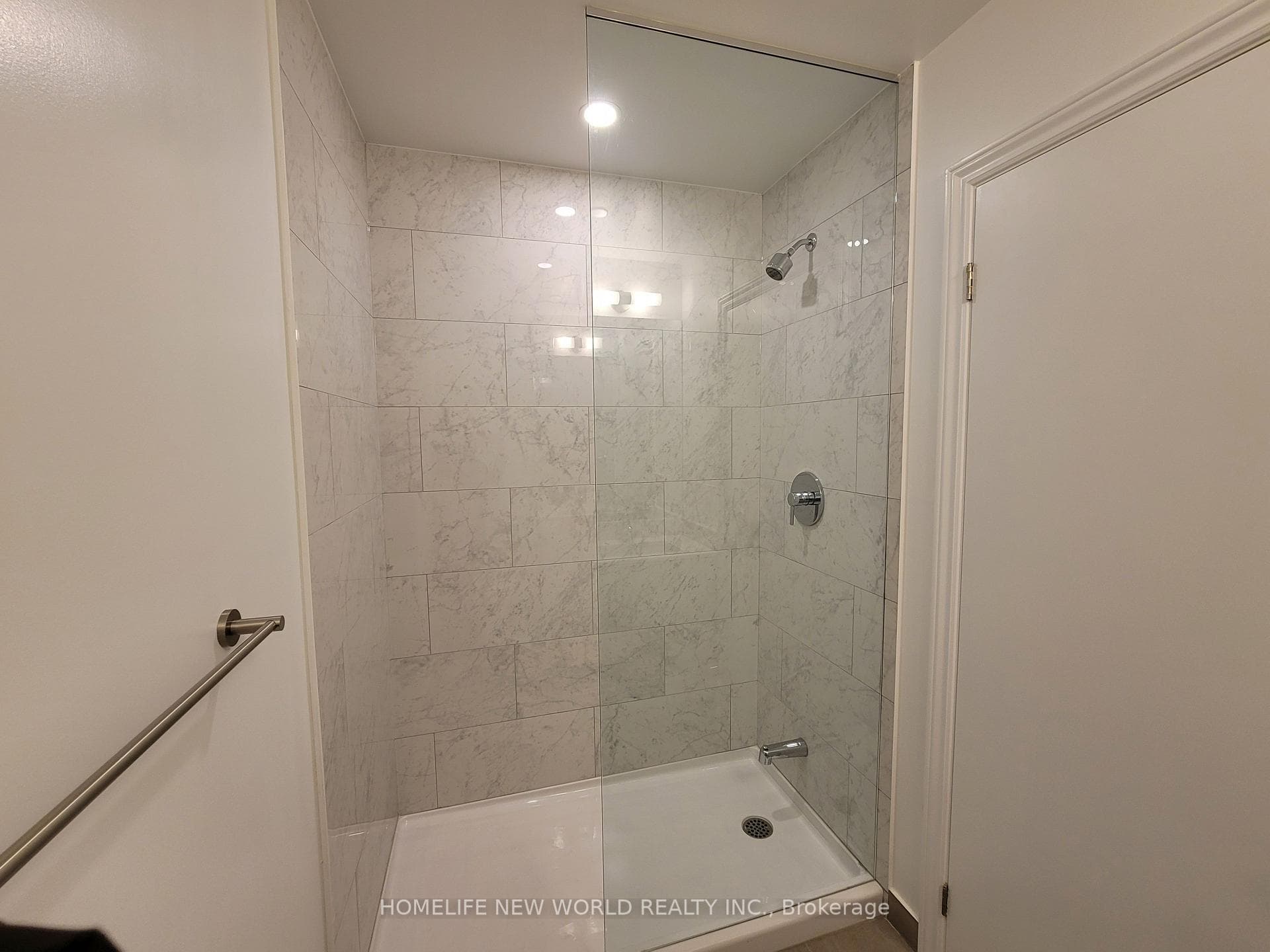 32 Forest Manor Road Unit 1306 photo 9