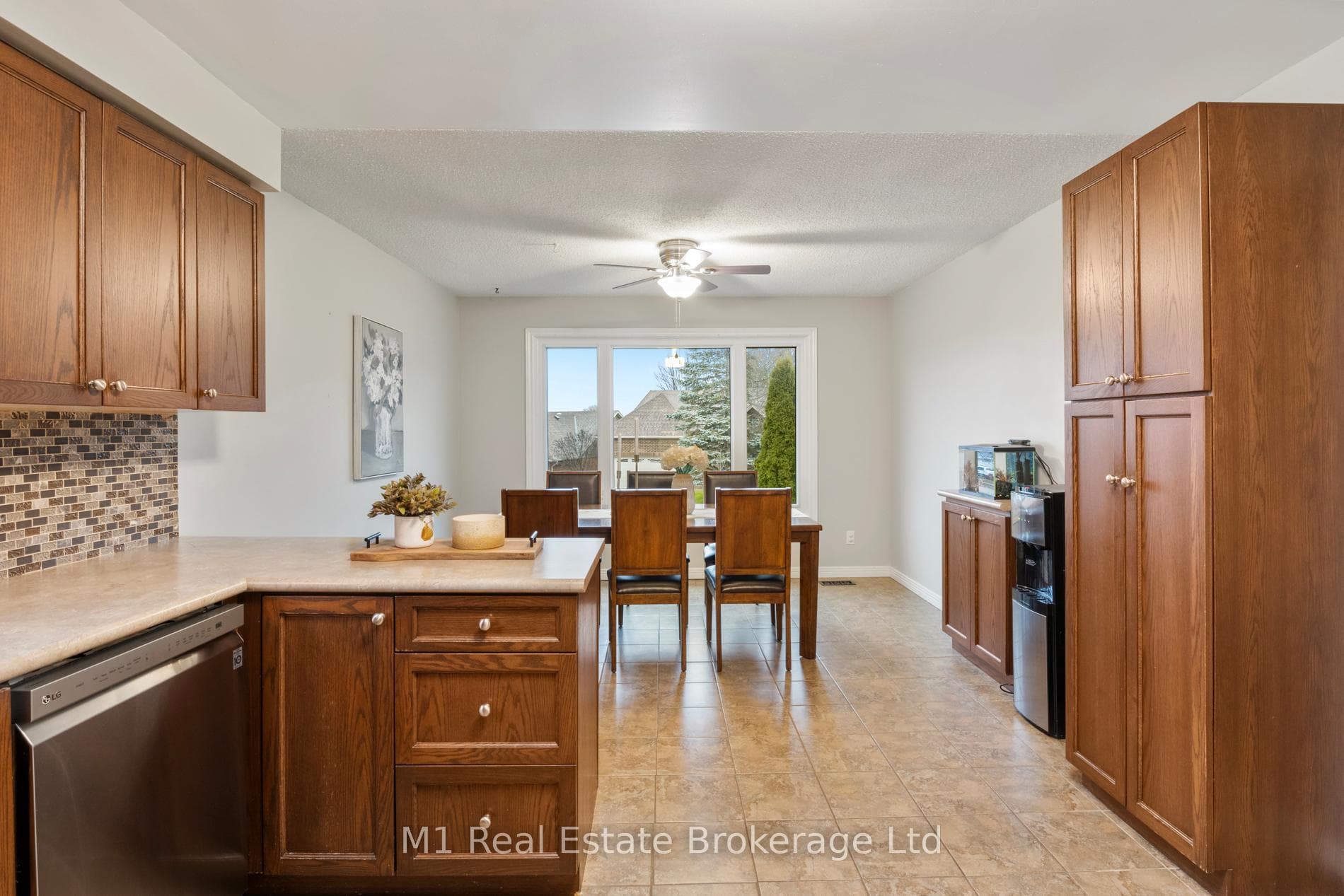 516 Harvey Street photo 12