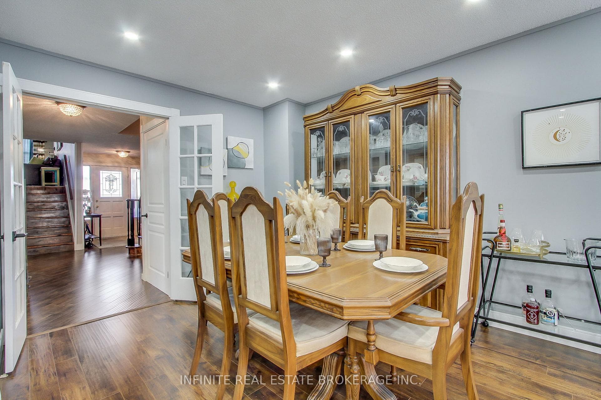 765 Queensbridge Drive photo 6
