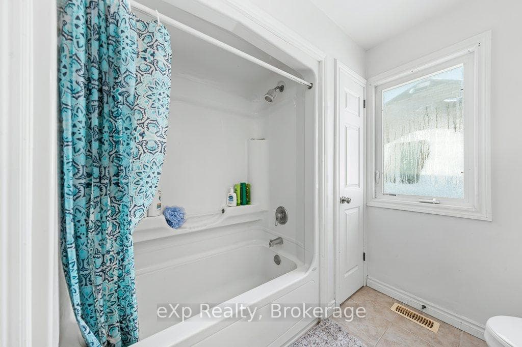53 Truesdale Crescent photo 27