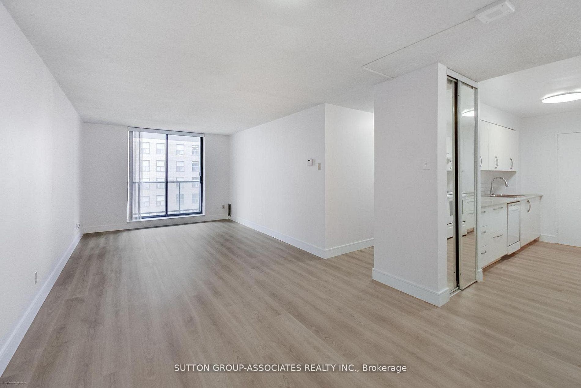 250 Jarvis Street Unit 804 photo 11
