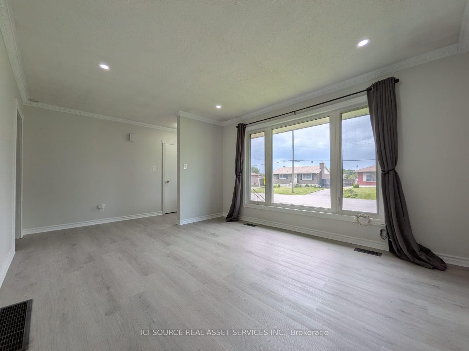 21 Parkdale Drive Unit A - Upper photo 7