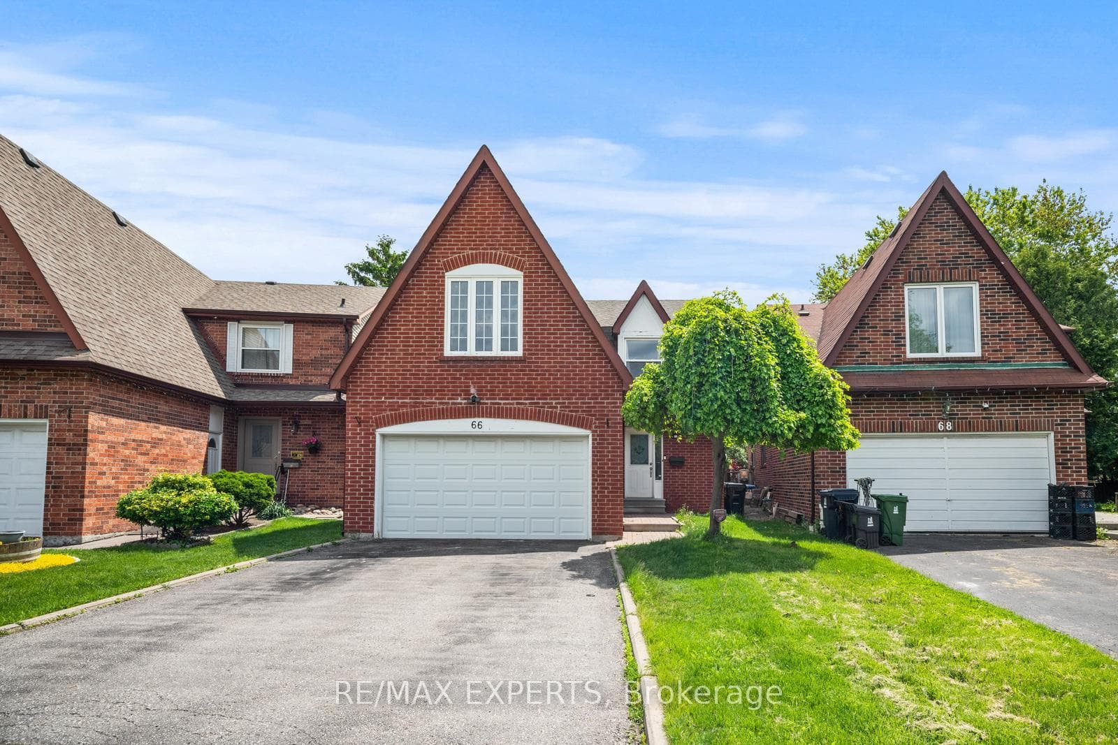 66 Carl Crescent photo 1