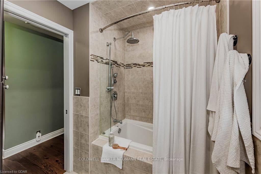 339 metcalfe Street photo 17