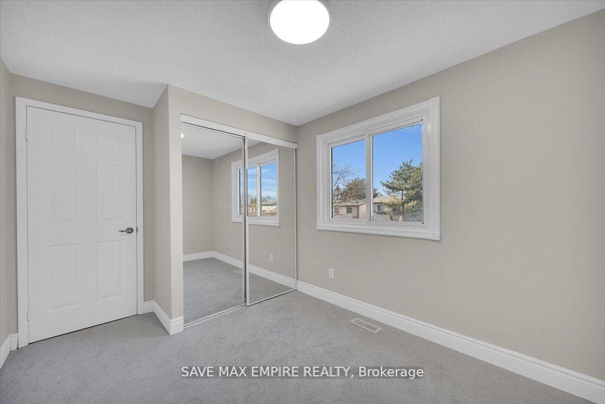 18 Hasting Square photo 24