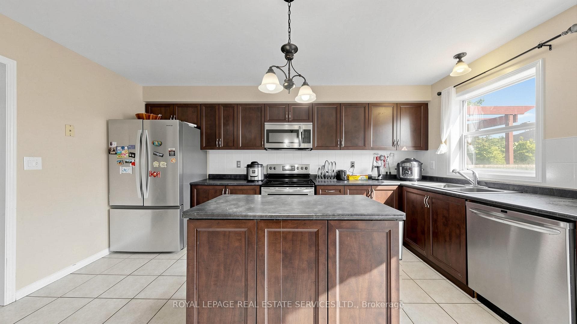 100 GEORGIAN Drive photo 13