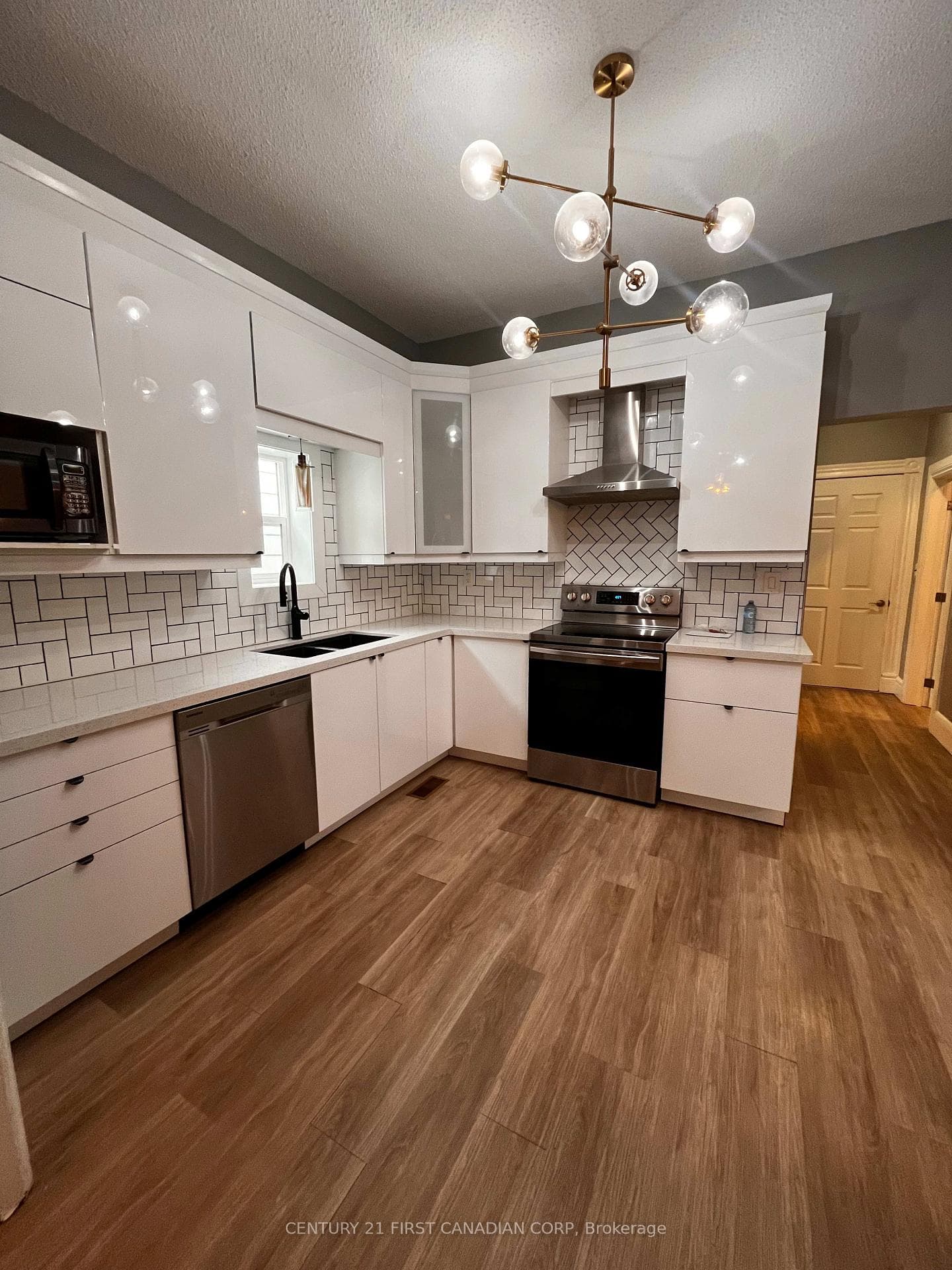 223 Waterloo Street photo 1