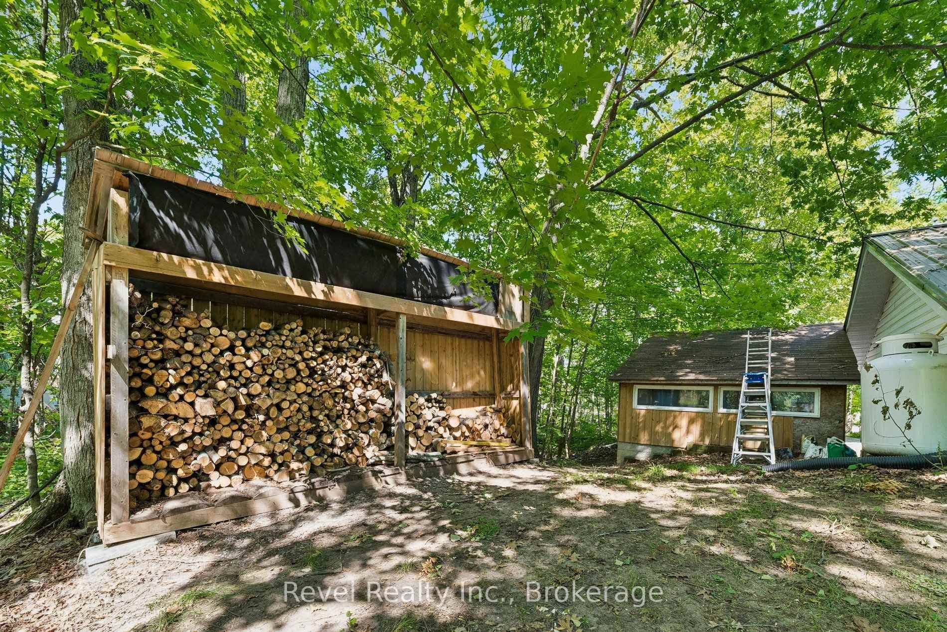 18 Bessie Avenue photo 41