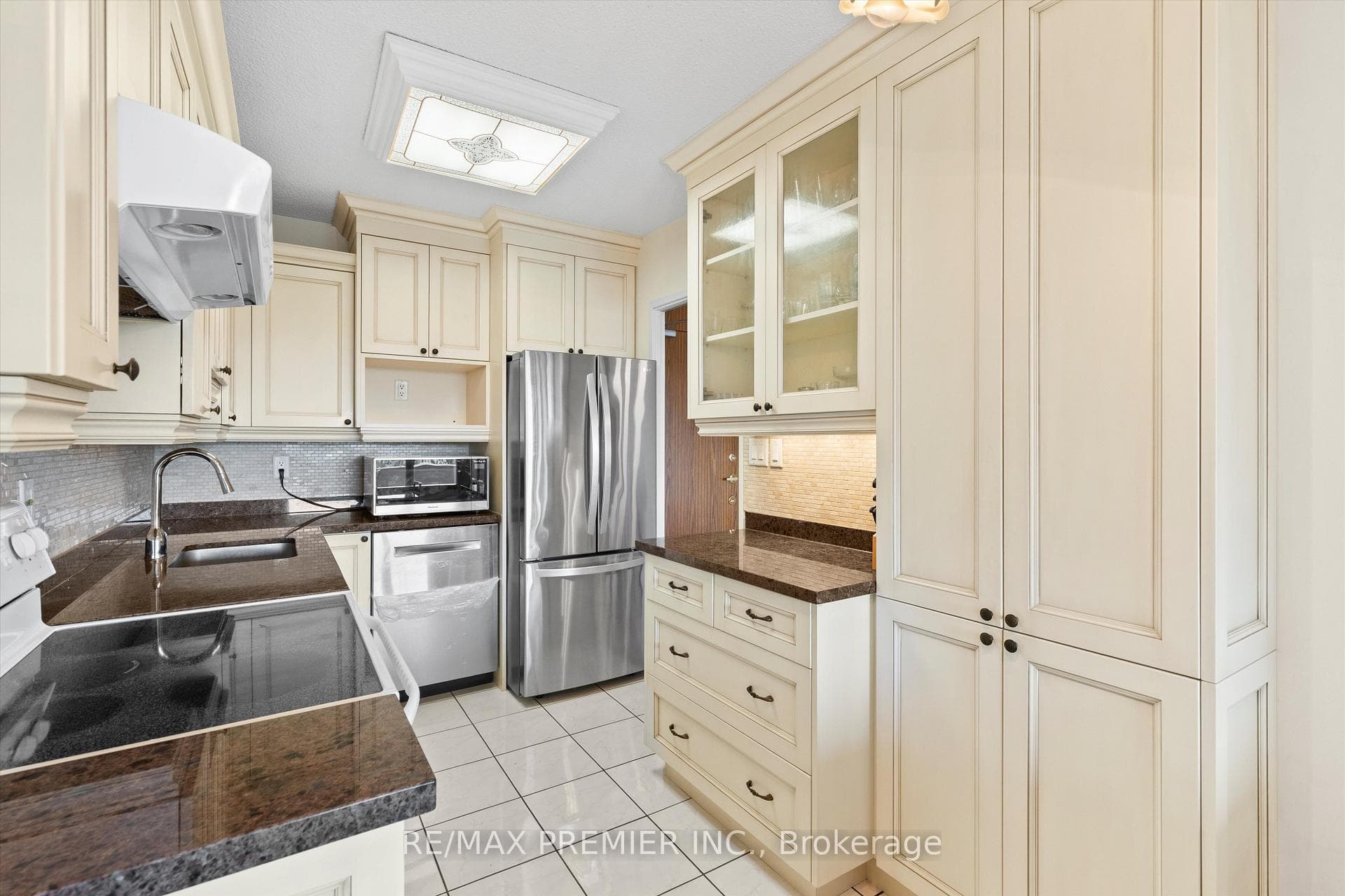 240 Scarlett Road Unit 711 photo 3