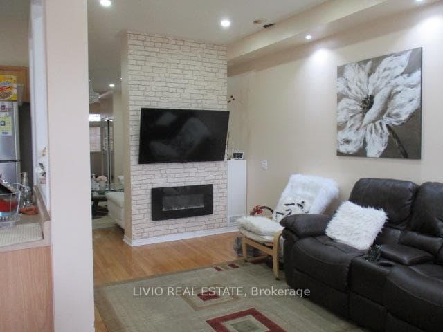 14 Pennyroyal Crescent photo 7