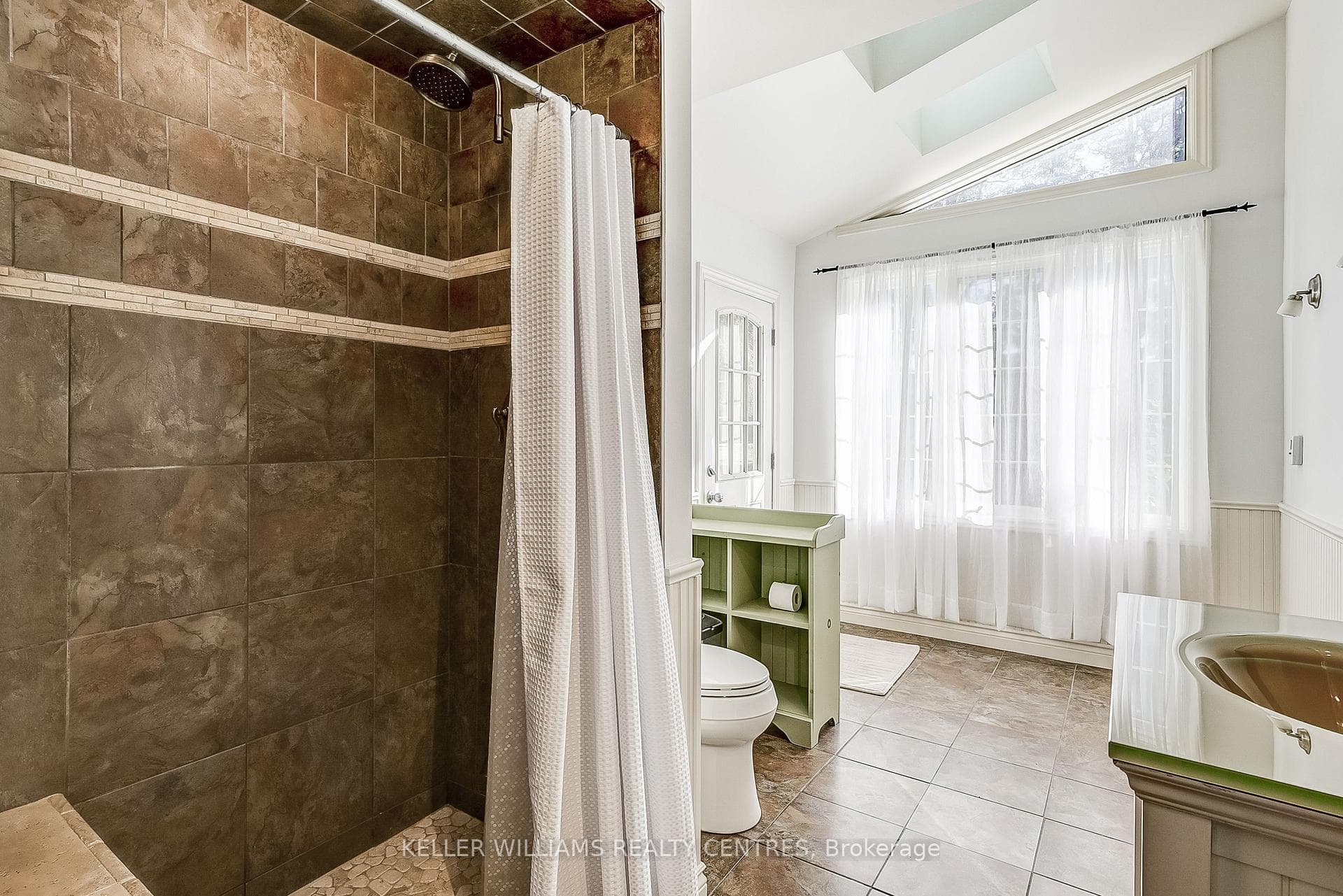 16073 Warden Avenue photo 23