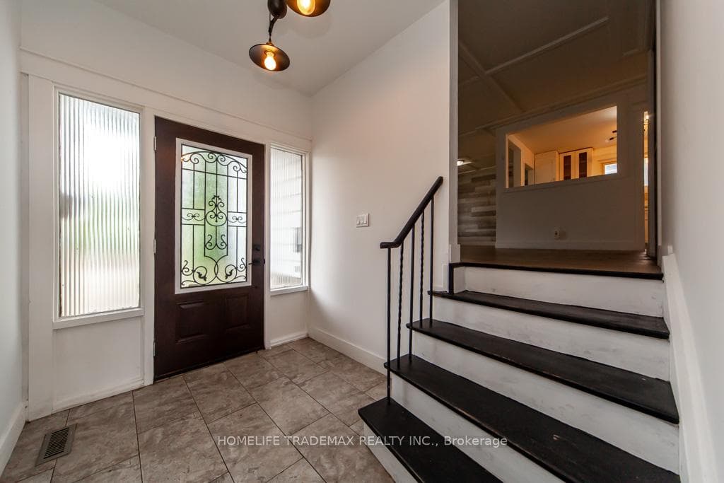 61 College Crescent photo 3