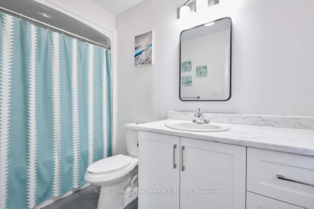 30 WHITCOMB Crescent photo 19