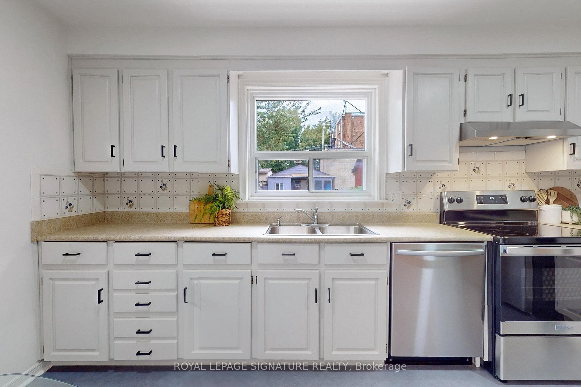2 Conway Avenue photo 11