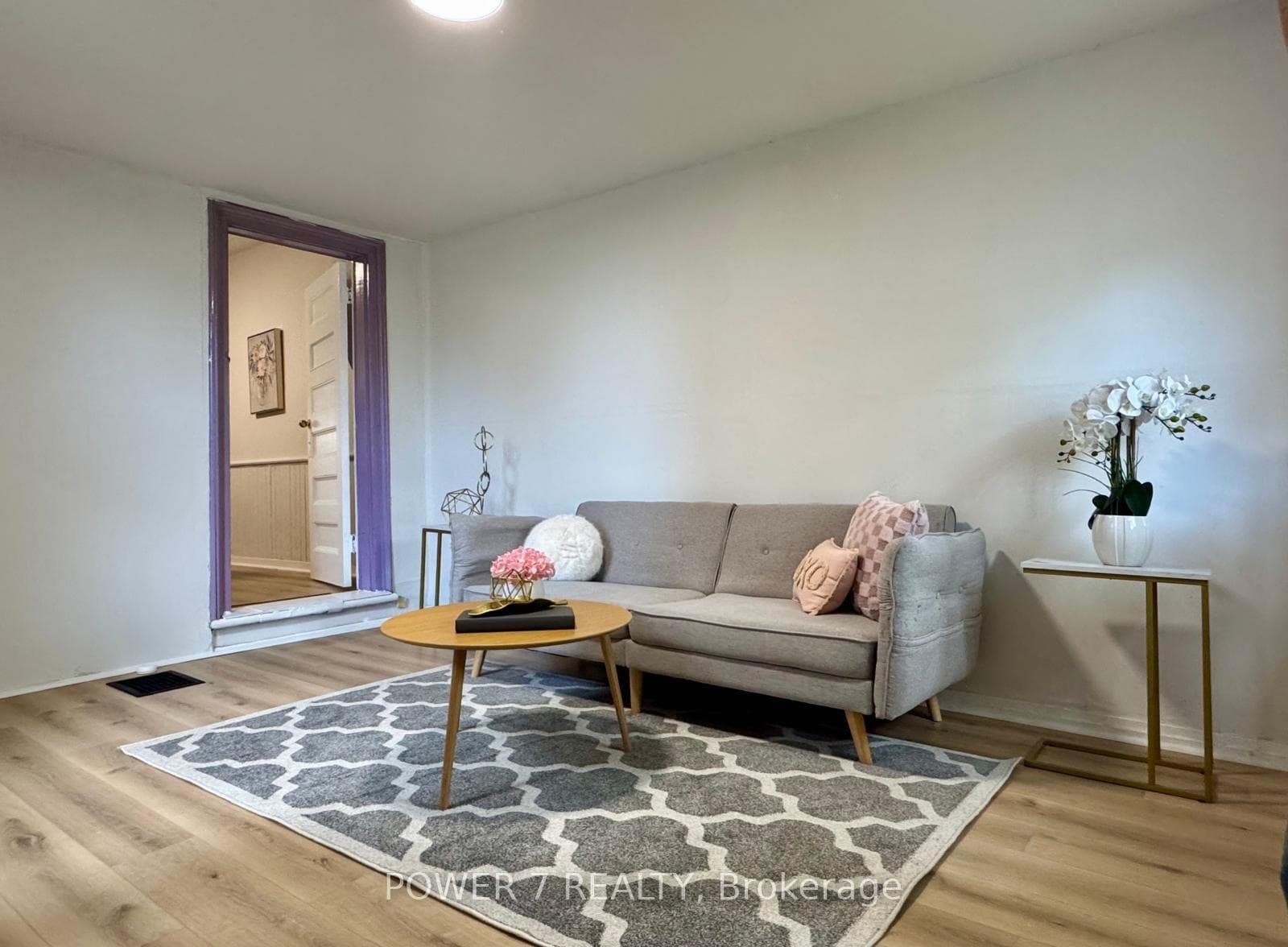 810 Ossington Avenue photo 9