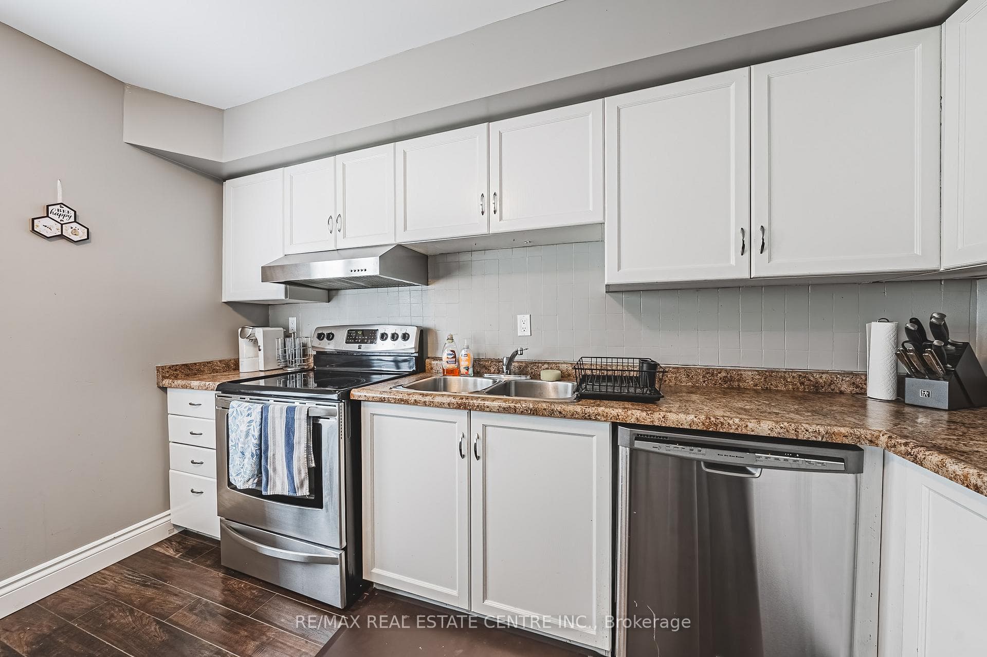 266 LIMERIDGE Road Unit 3 photo 6
