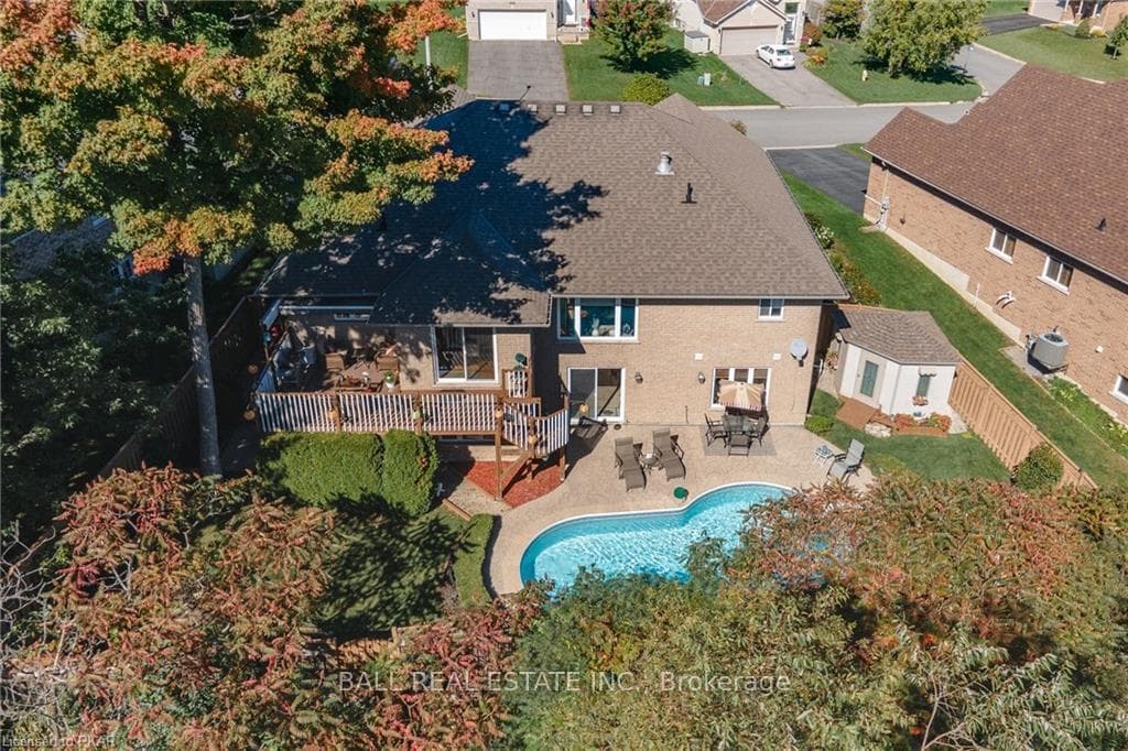 236 Lorne Court photo 4