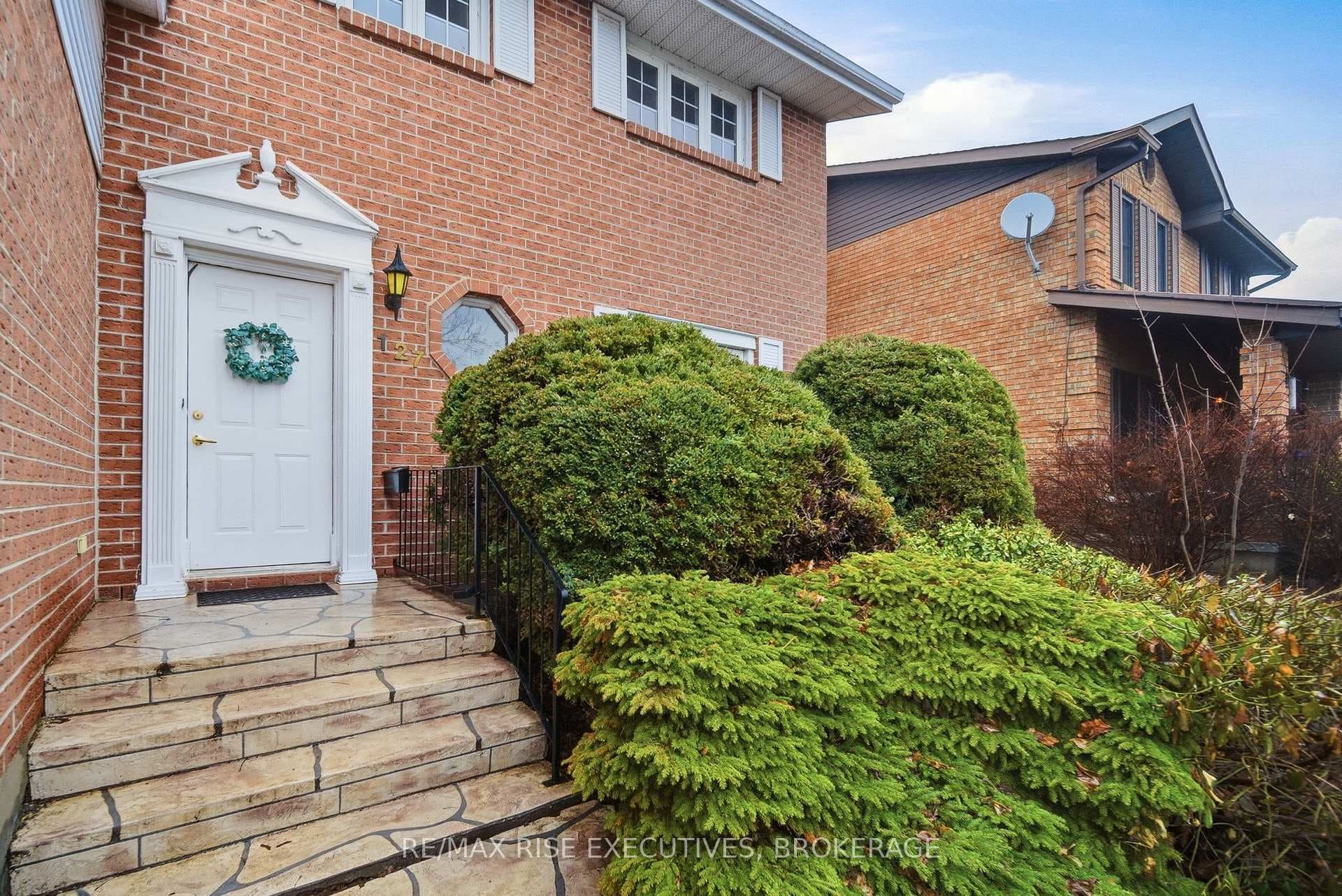 127 Nicholson Crescent photo 4