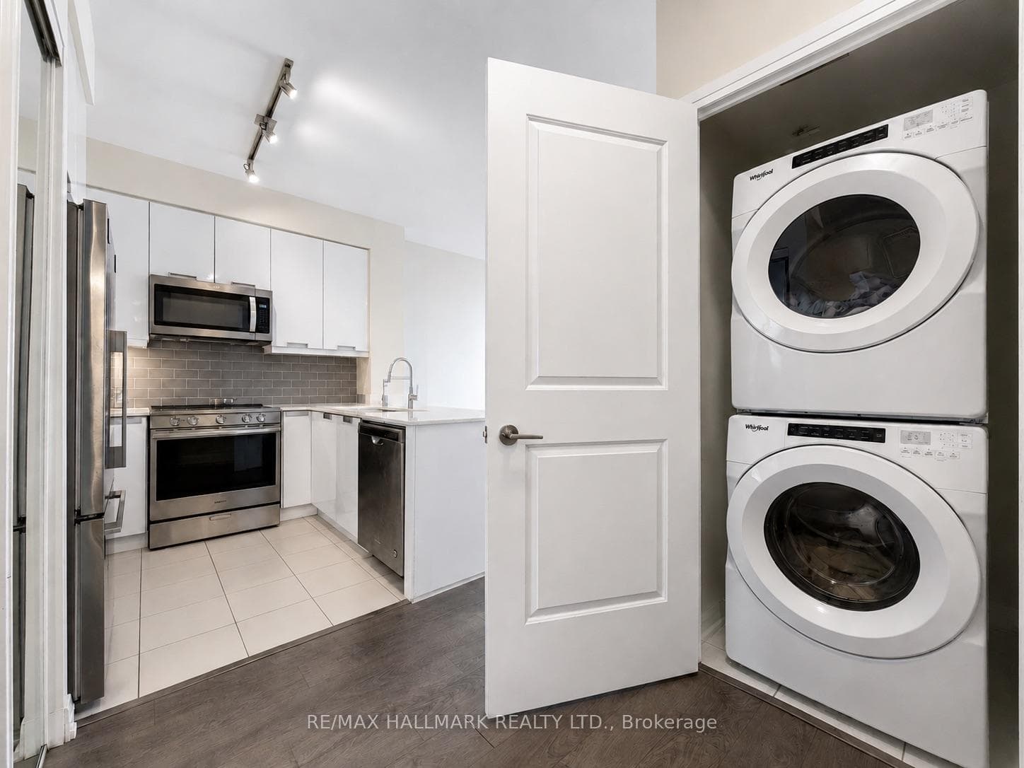 35 Watergarden Drive Unit 1711 photo 8