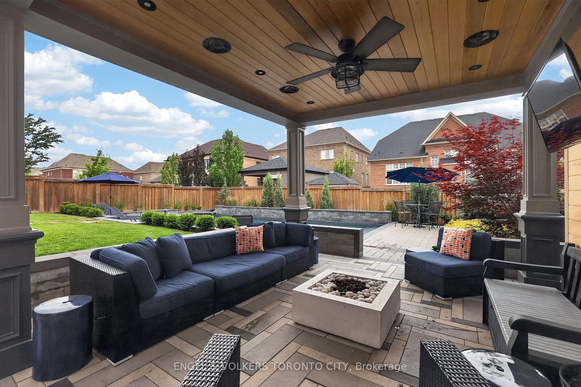 14 Coppermine Court photo 35