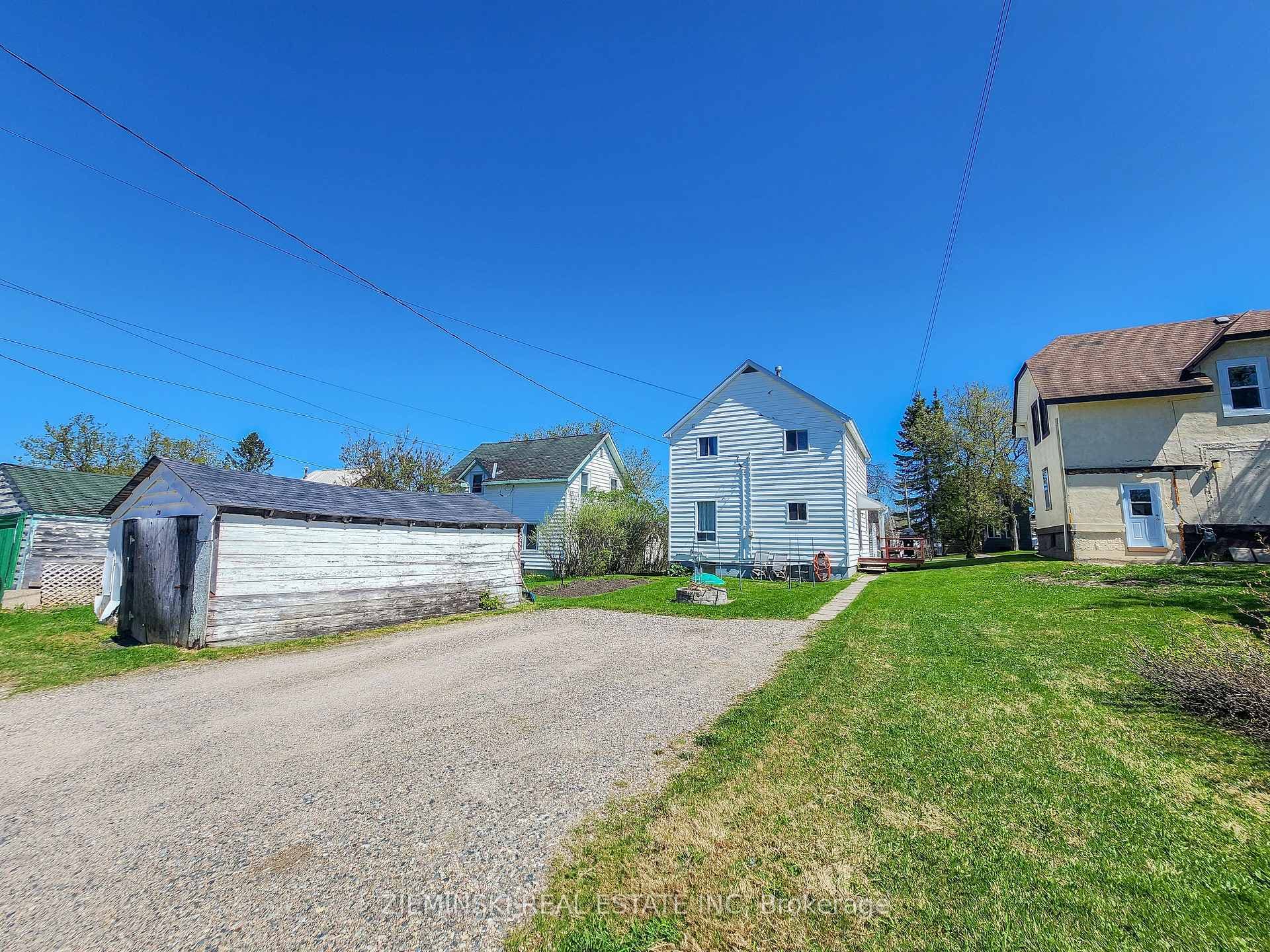 120 Devonshire Avenue photo 30