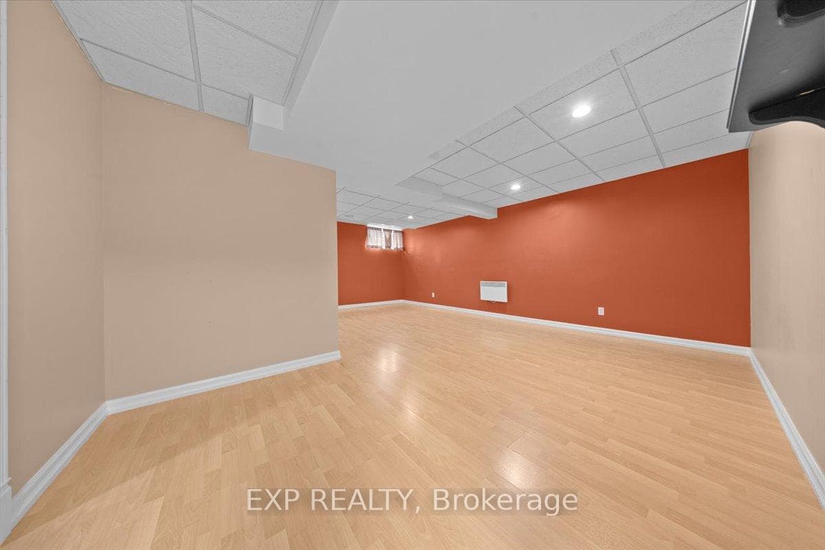 851 Beauregard Crescent photo 32