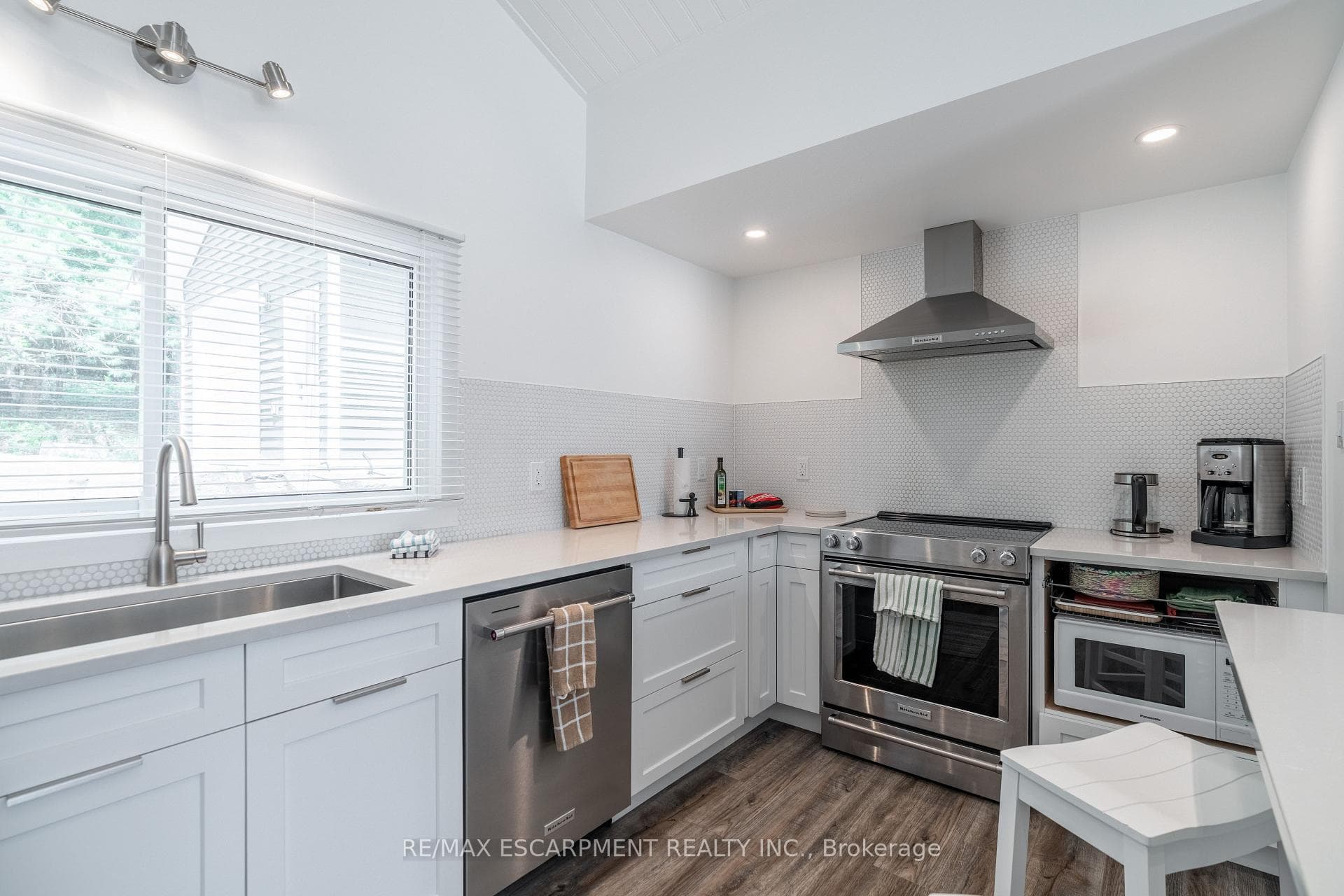 1056 Inawendawin Road photo 10