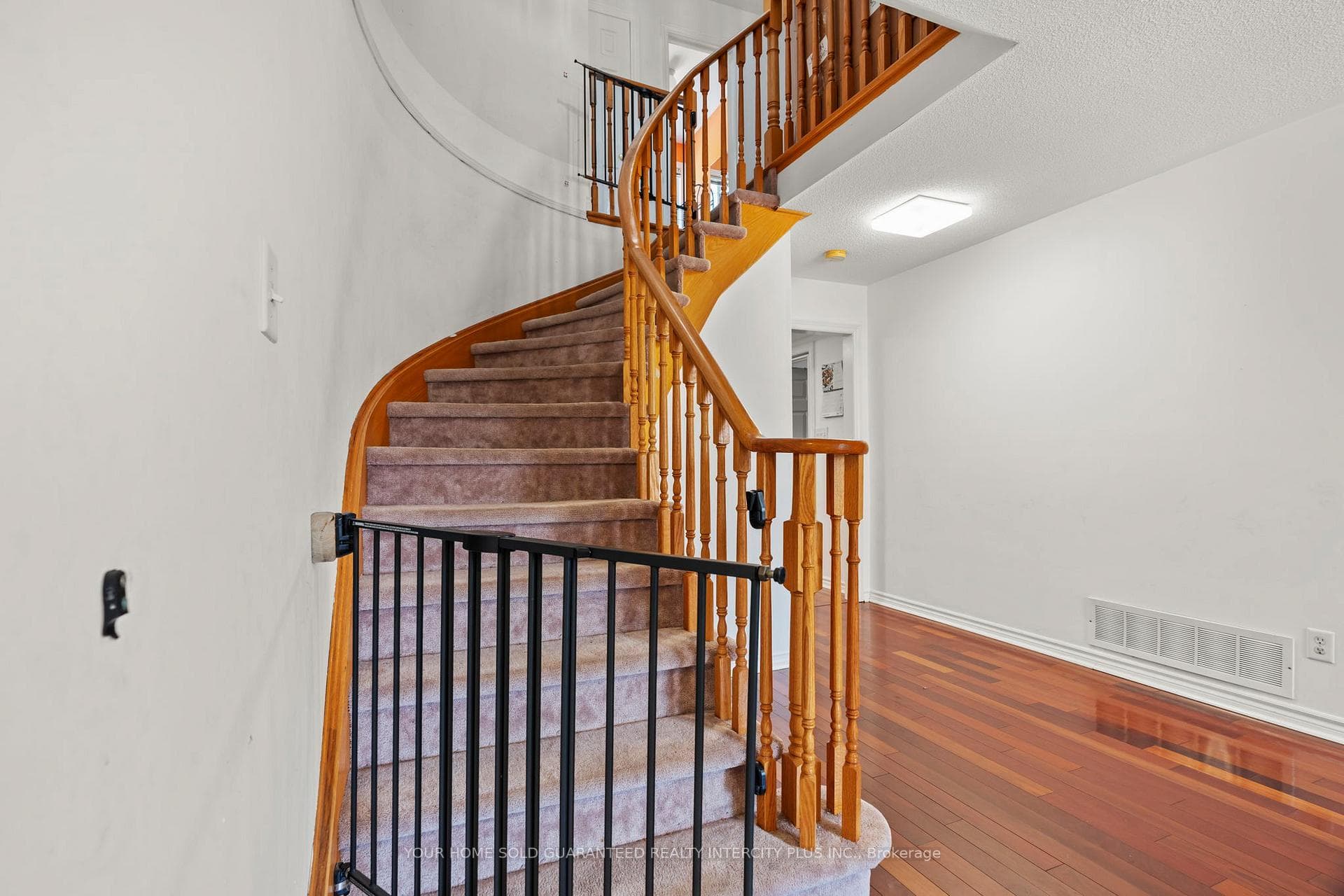 31 Grant's Way photo 17