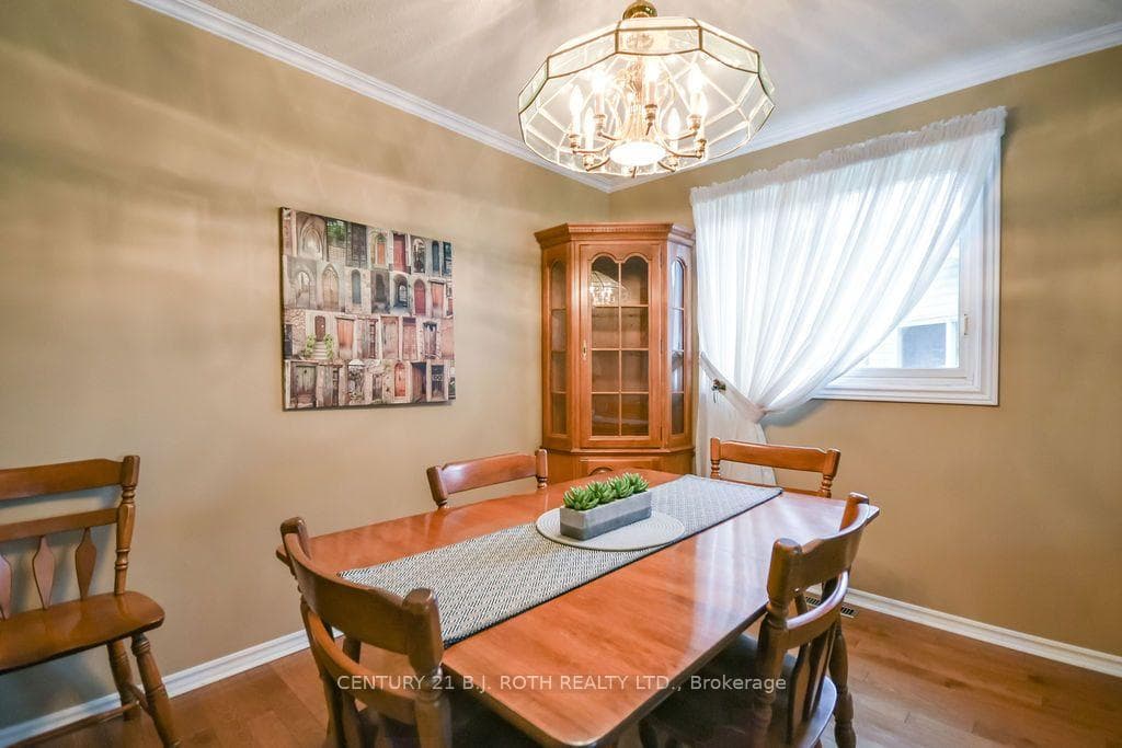 1037 Glen Eagles Crescent photo 14