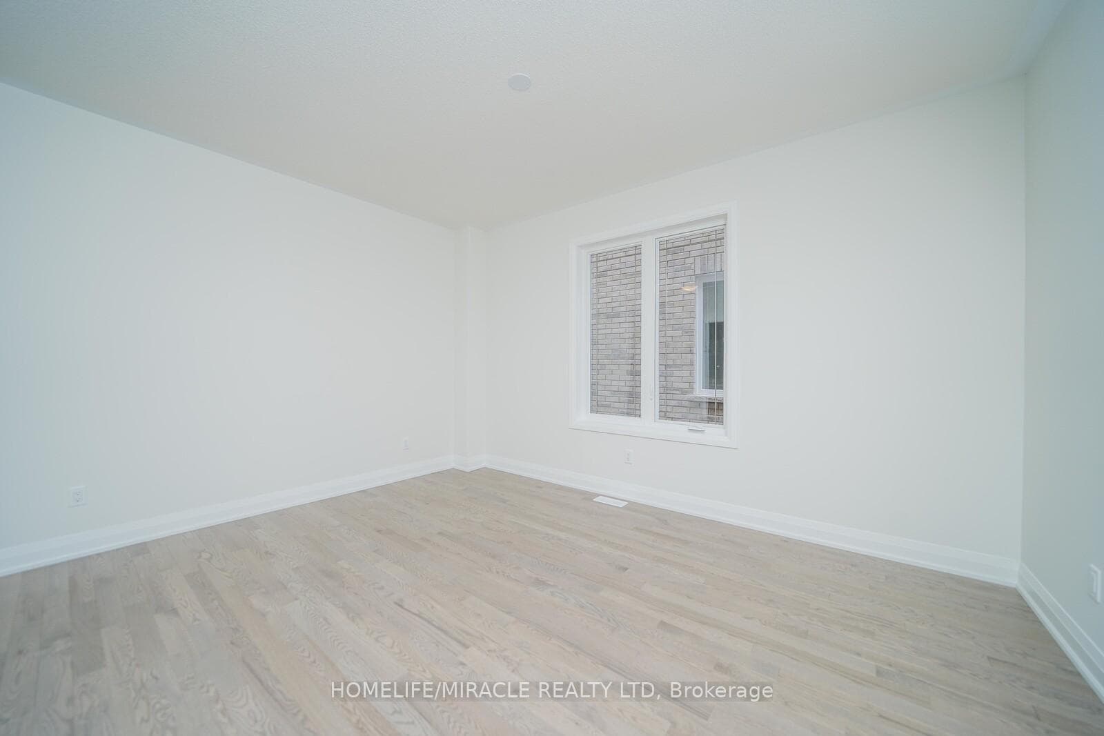 522 Askew Court photo 4